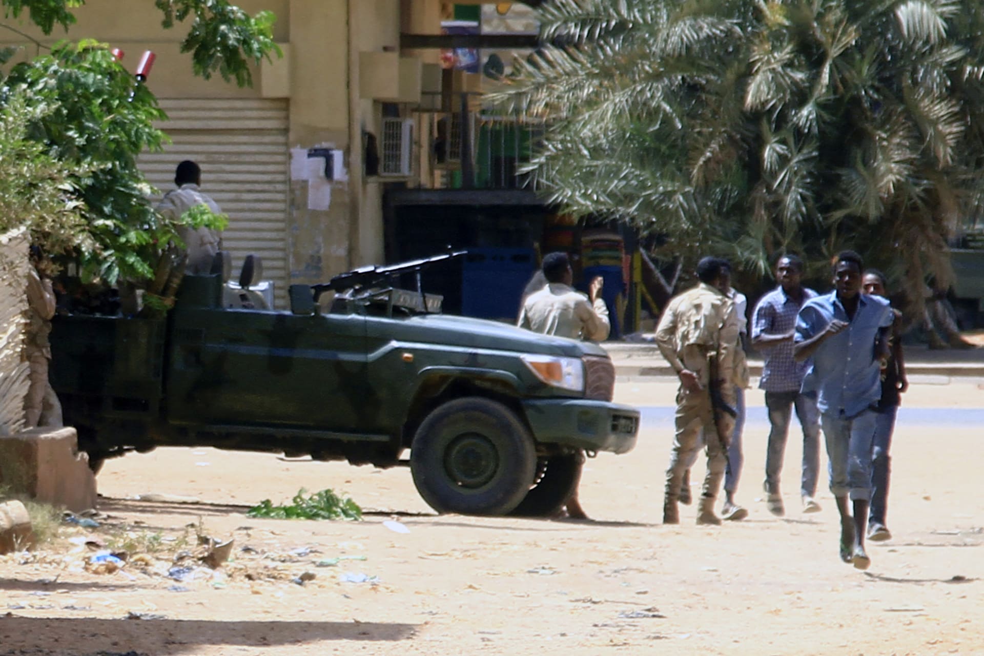 اتساع نطاق المعارك العنيفة بين الجيش السوداني وقوات الدعم السريع من الخرطوم للشرق إلى دارفور