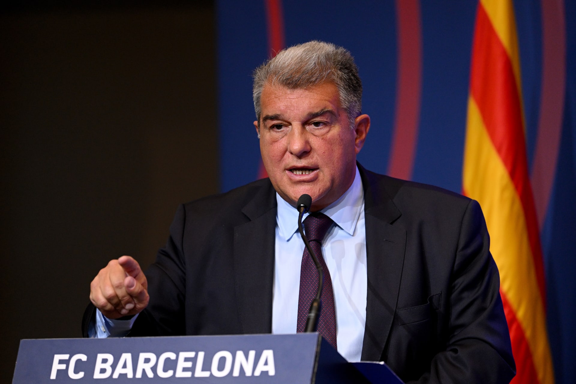 خوان لابورتا يؤكد براءة برشلونة من تهم "دفع أموال مشبوهة" للحكام.. ويهاجم ريال مدريد