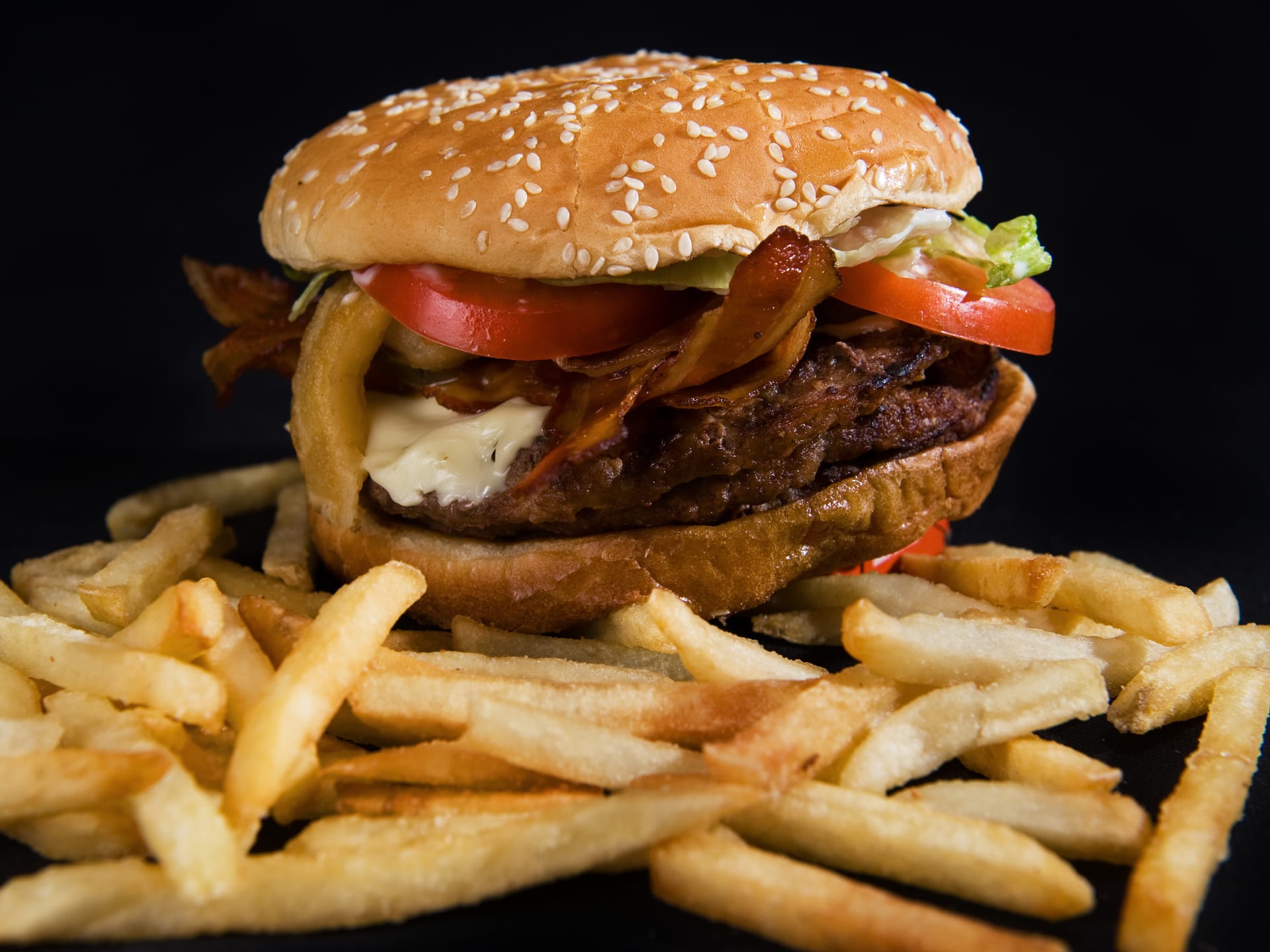 دراسة: الإفراط بتناول النشويات المكرّرة واللحوم الحمراء يتسبب بزيادة عدد الإصابات بمرض السكري "2" على مستوى العالم