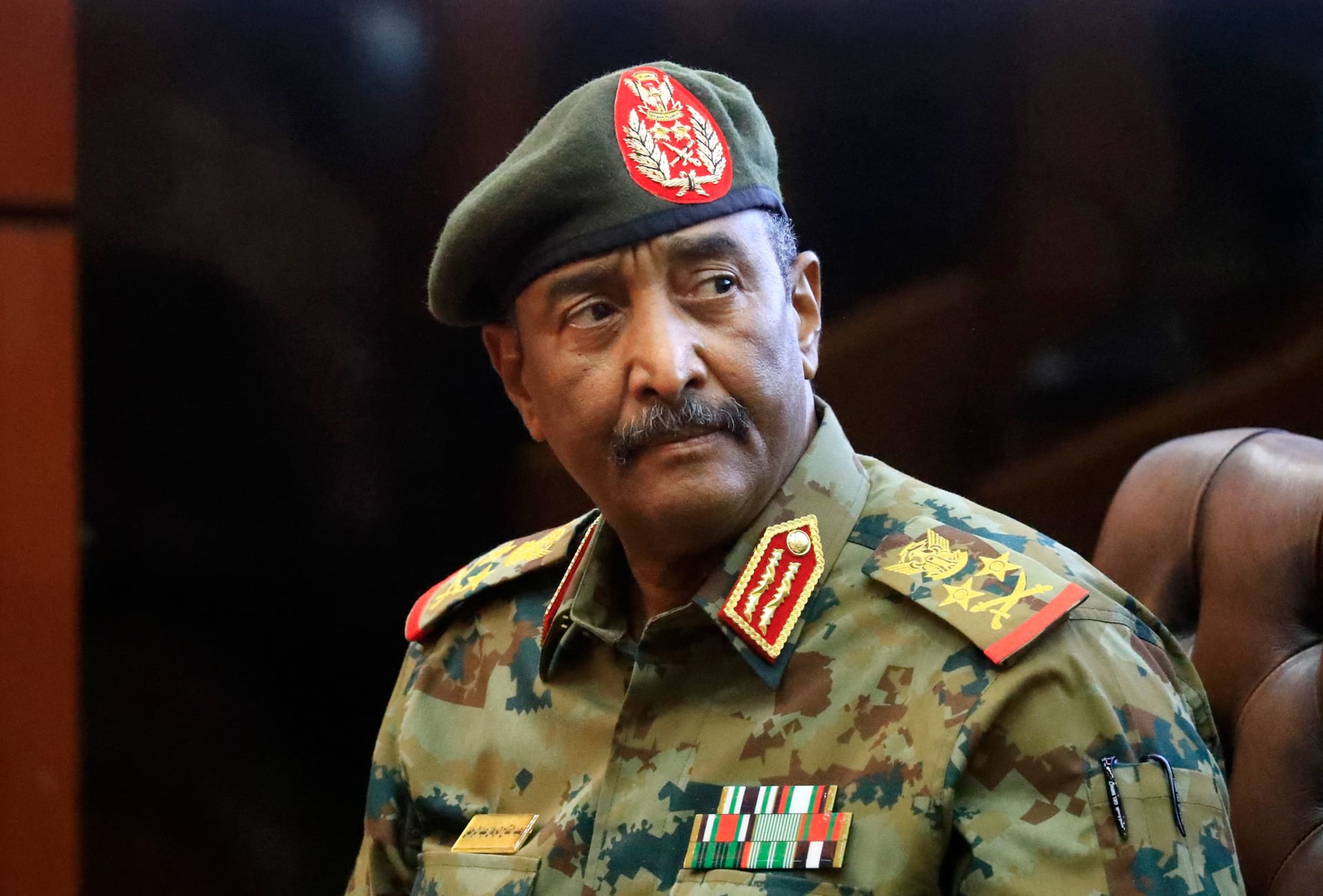 البرهان لـCNN: سنلتزم بوقف إطلاق النار في السودان لمدة 24 ساعة