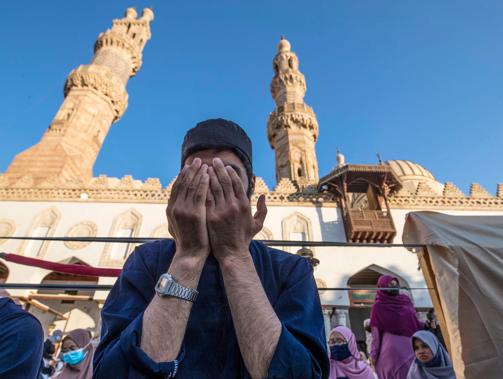 مصر والأردن وسوريا تحدد أول أيام عيد الفطر 