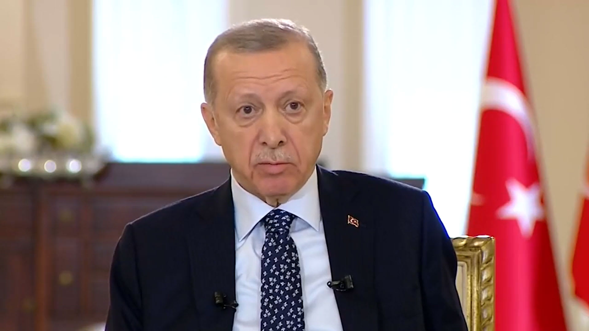 تداول فيديو تعرض أردوغان لوعكة صحية خلال مقابلة.. وهذا ما قاله بعدها