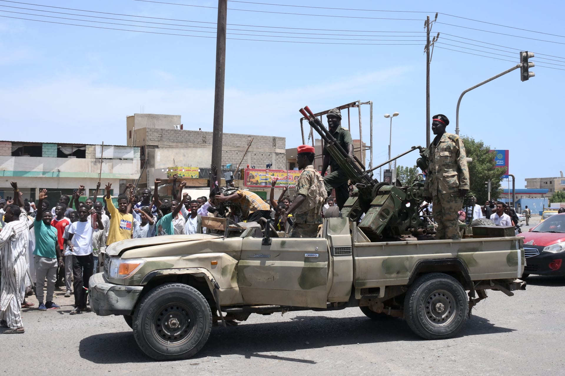 استجابة لجهود السعودية وأمريكا.. الجيش السوداني و"الدعم السريع" يوافقان على تمديد الهدنة لـ72 ساعة