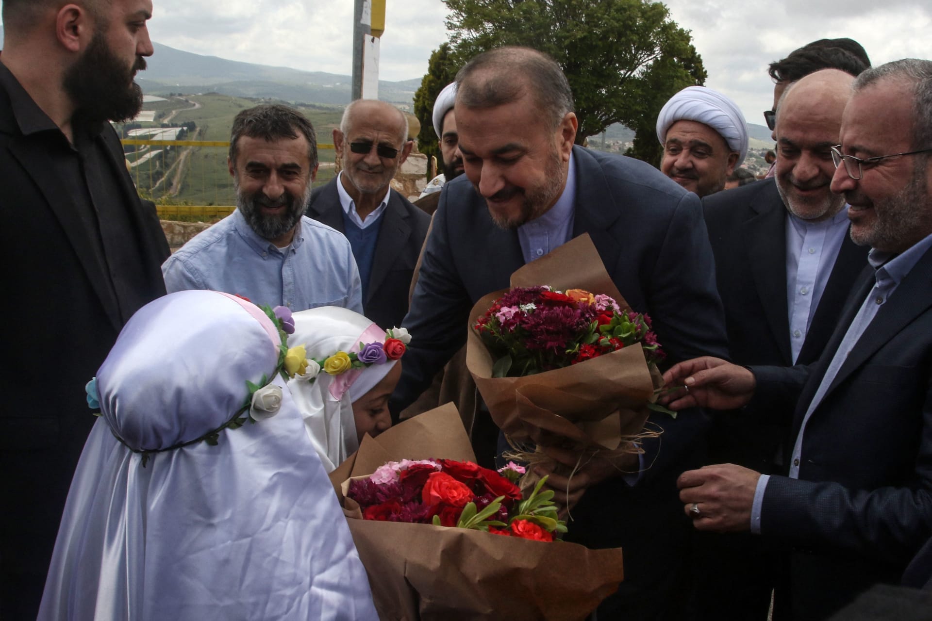 وزير خارجية إيران يلتقي حسن نصر الله في لبنان.. وهذا ما بحثاه