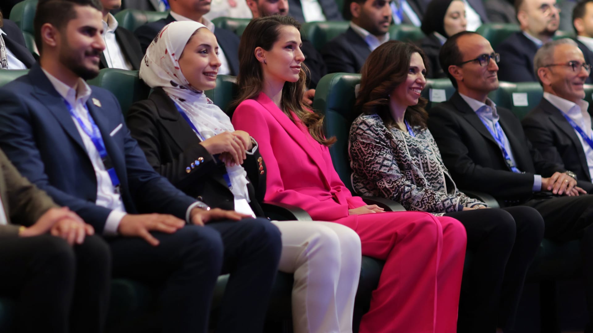 تفاعل على إطلالة السعودية رجوة آل سيف خلال لقاء ولي العهد الأردني