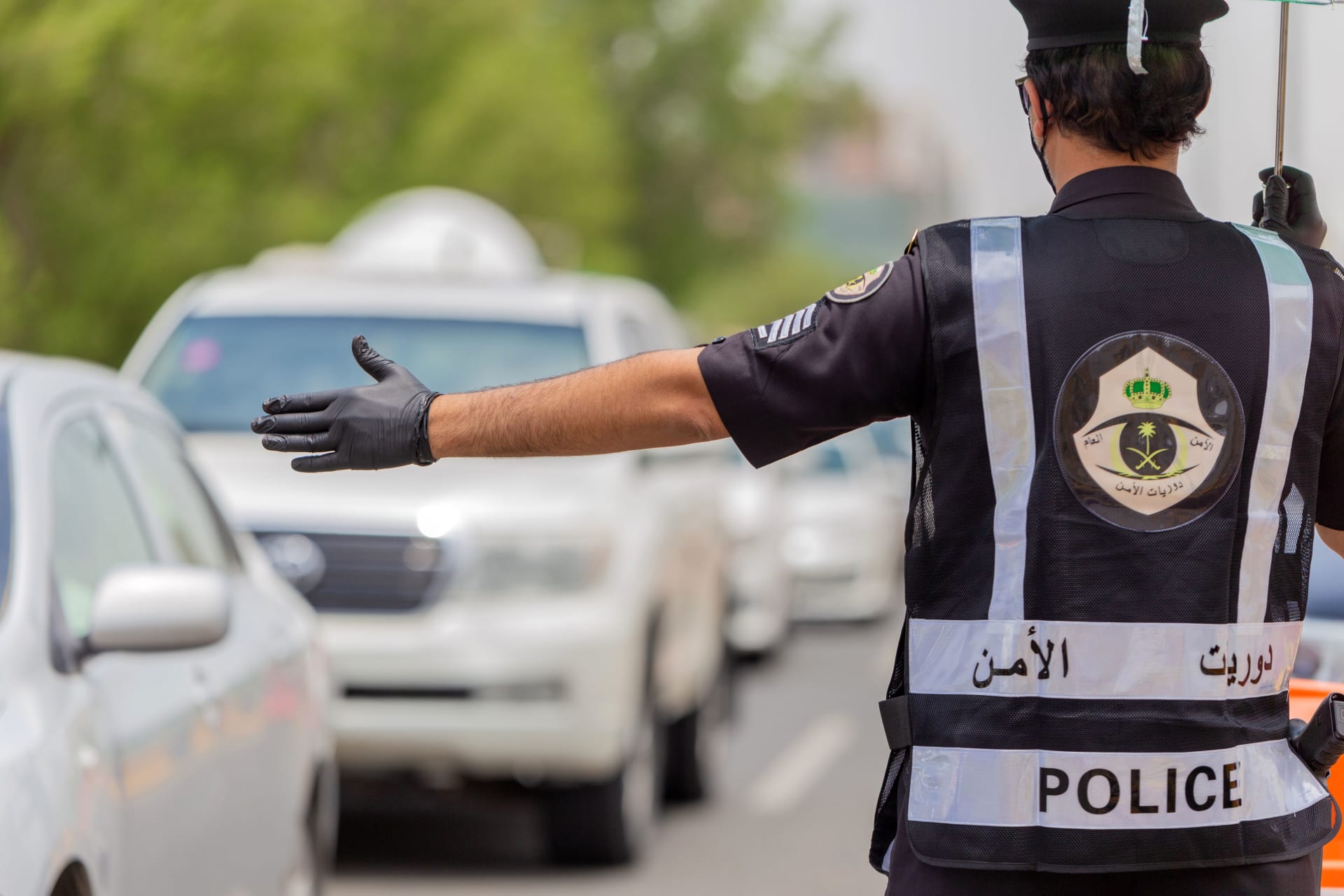 السعودية.. شخص يصدم مركبات بدون توقف والأمن يكشف الحالة التي كان بها