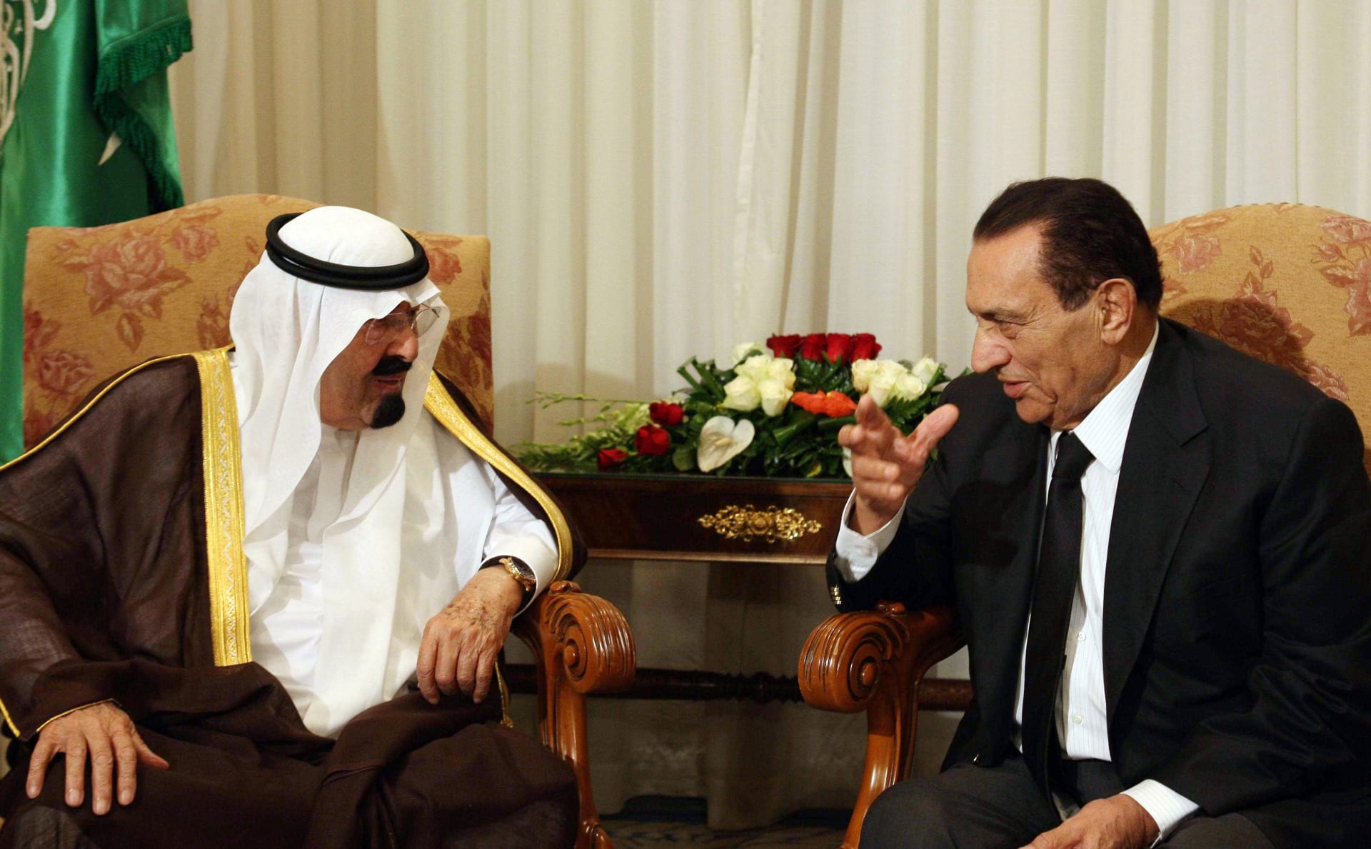 علاء مبارك ينشر فيديو لوالده مع الملك عبدالله بن عبدالعزيز وهكذا علق عليه