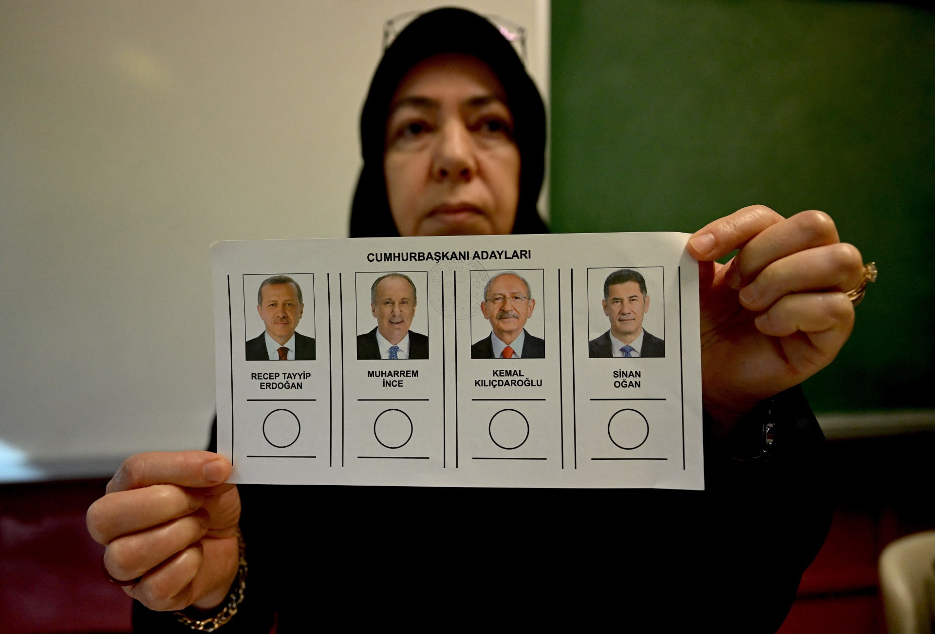 بالصور.. أتراك يصوتون بالانتخابات الرئاسية والبرلمانية