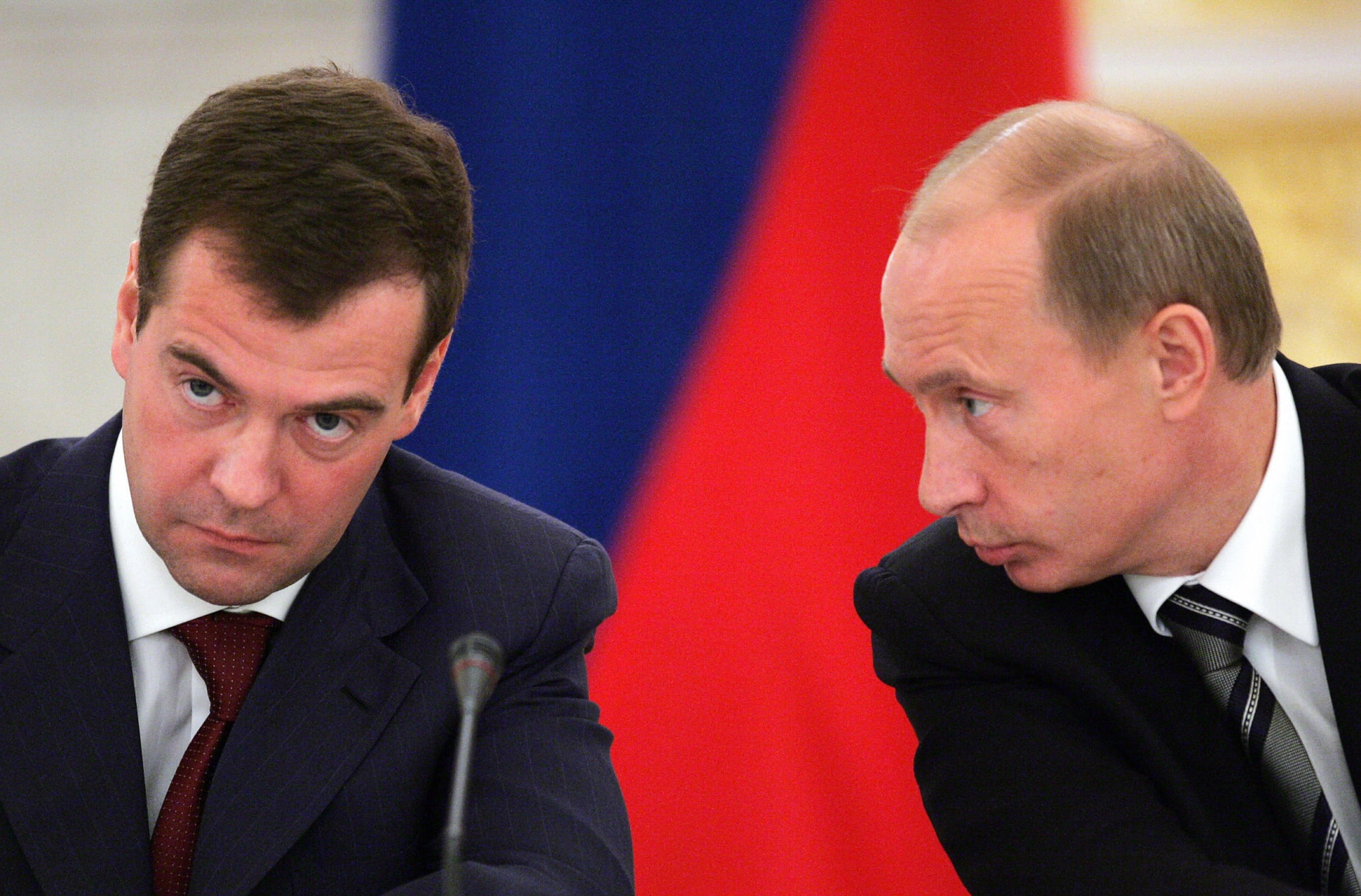 "مزح من العيار الثقيل".. رئيس روسيا السابق يرد على إيلون ماسك حول باخموت وسط تفاعل