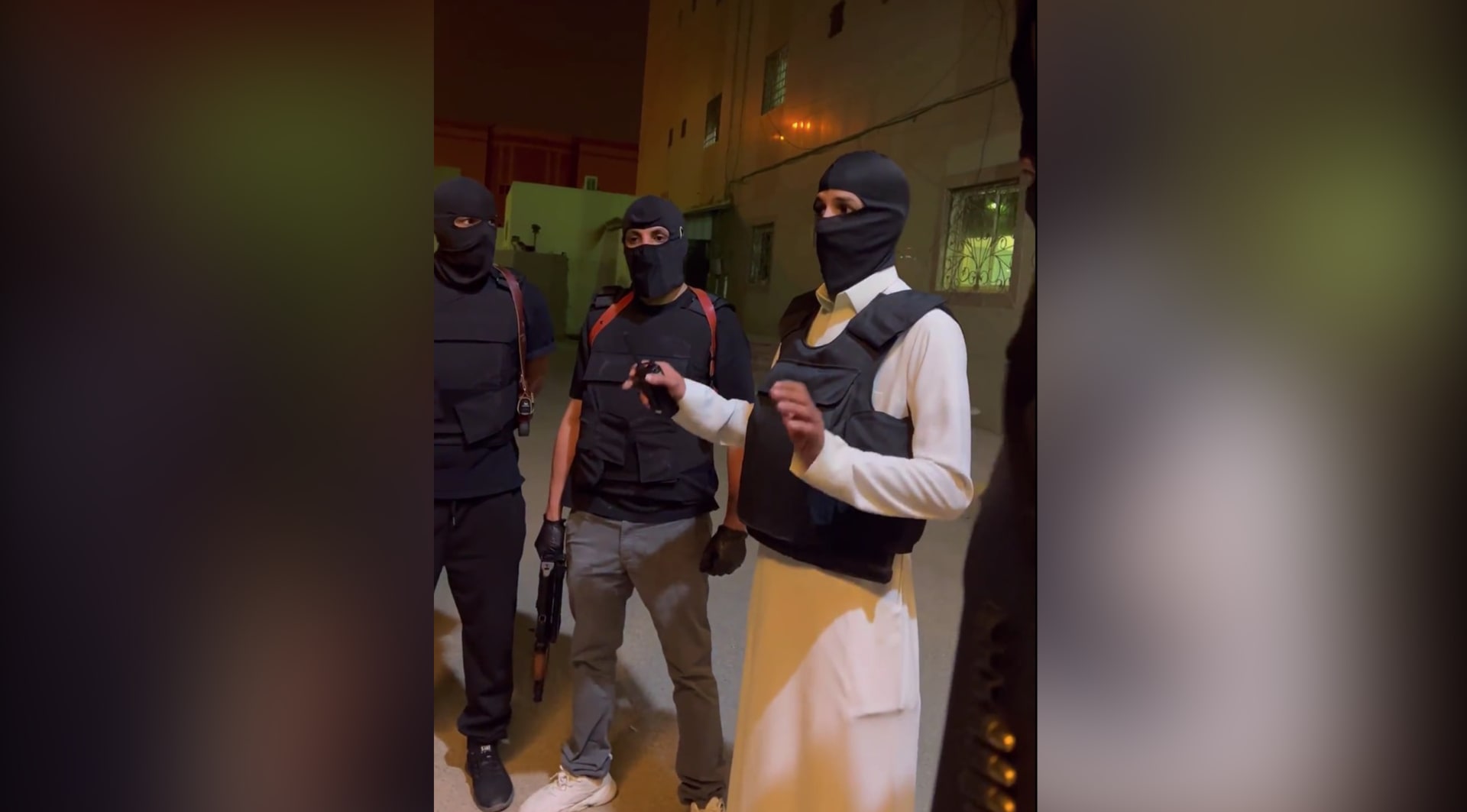 السعودية.. فيديو مداهمة وكر مخدرات بالرياض يثير تفاعلا