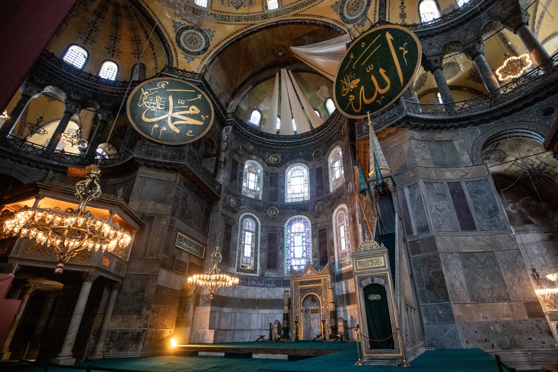 لحظة ترديد تكبيرات في مسجد آيا صوفيا بعد فوز أردوغان