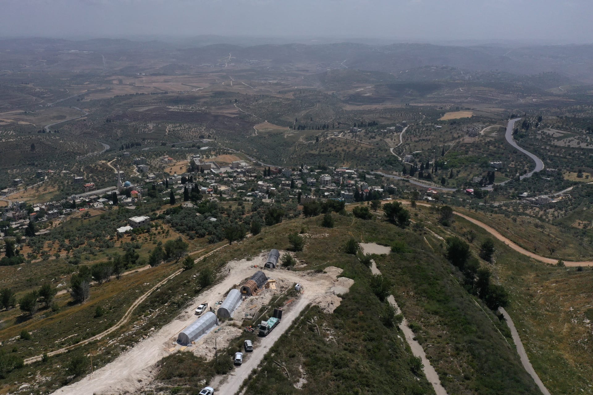 مستوطنون إسرائيليون يعيدون تأسيس مدرسة دينية في مستوطنة فكّكها شارون في 2005