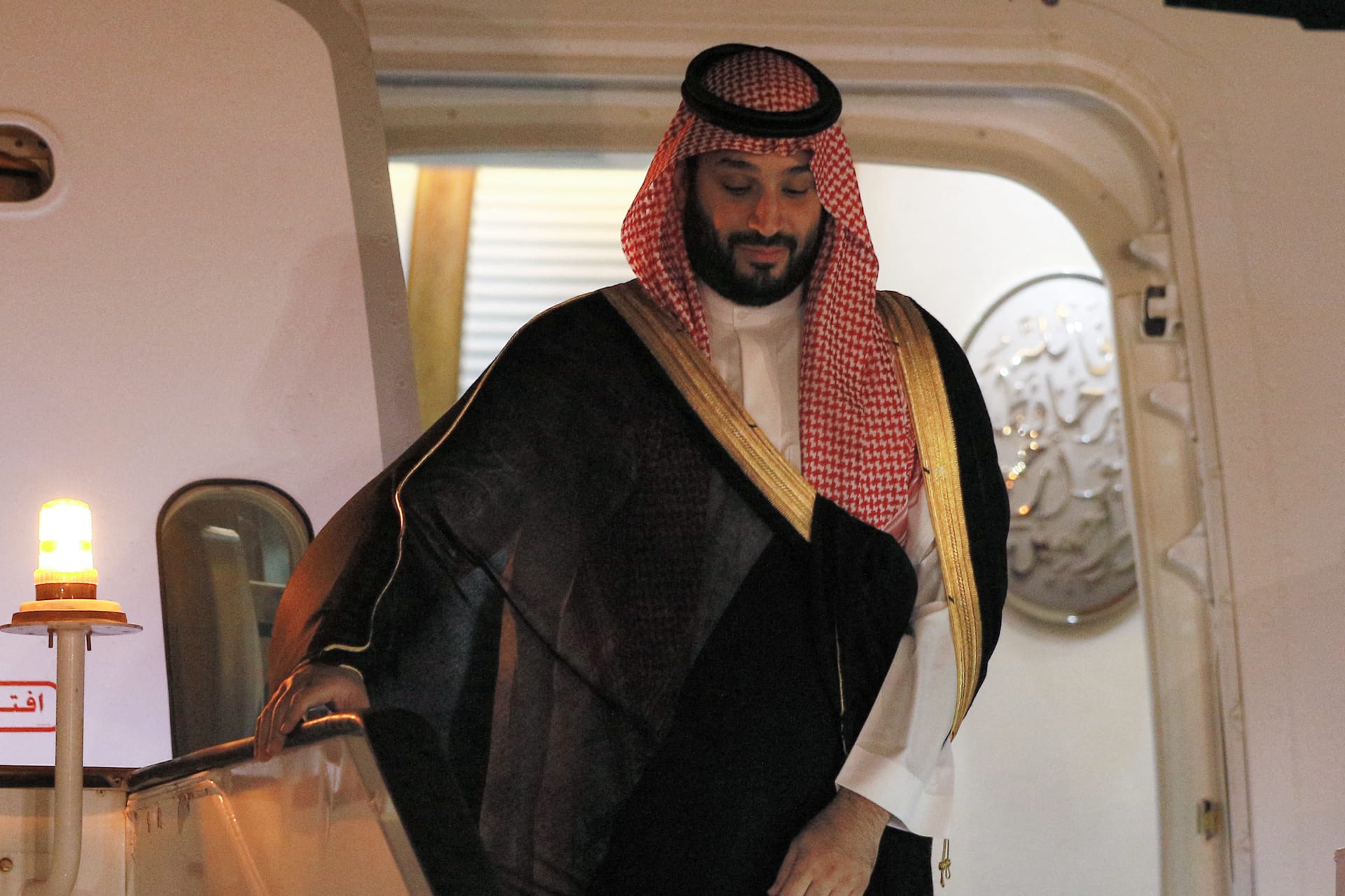 مصادر تكشف إن كان محمد بن سلمان سيحضر زفاف ولي عهد الأردن والسعودية رجوة آل سيف