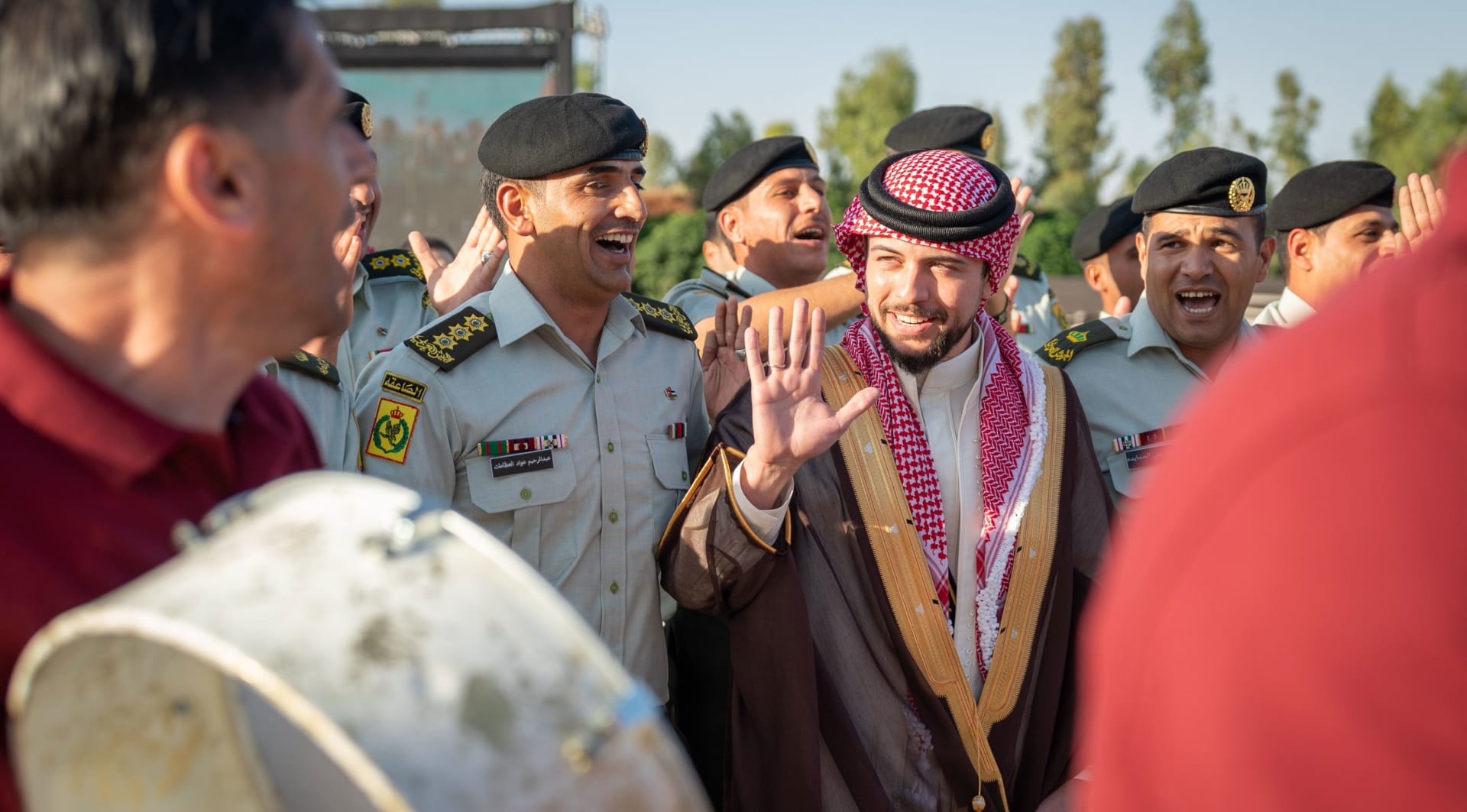 احتفالات زفاف الأمير الحسين ترسّخ تقاليد الأردنيين وتجدّد مسيرة حكم العائلة الهاشمية