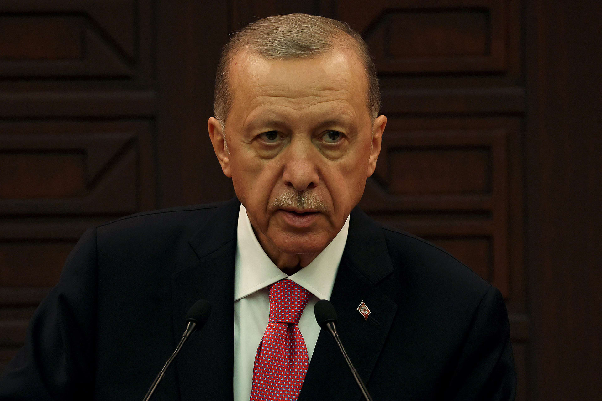 "أقسم بشرفه وعرضه وليس بالله".. فيديو قسم أردوغان يثير تفاعلا بمراسم تنصيبه