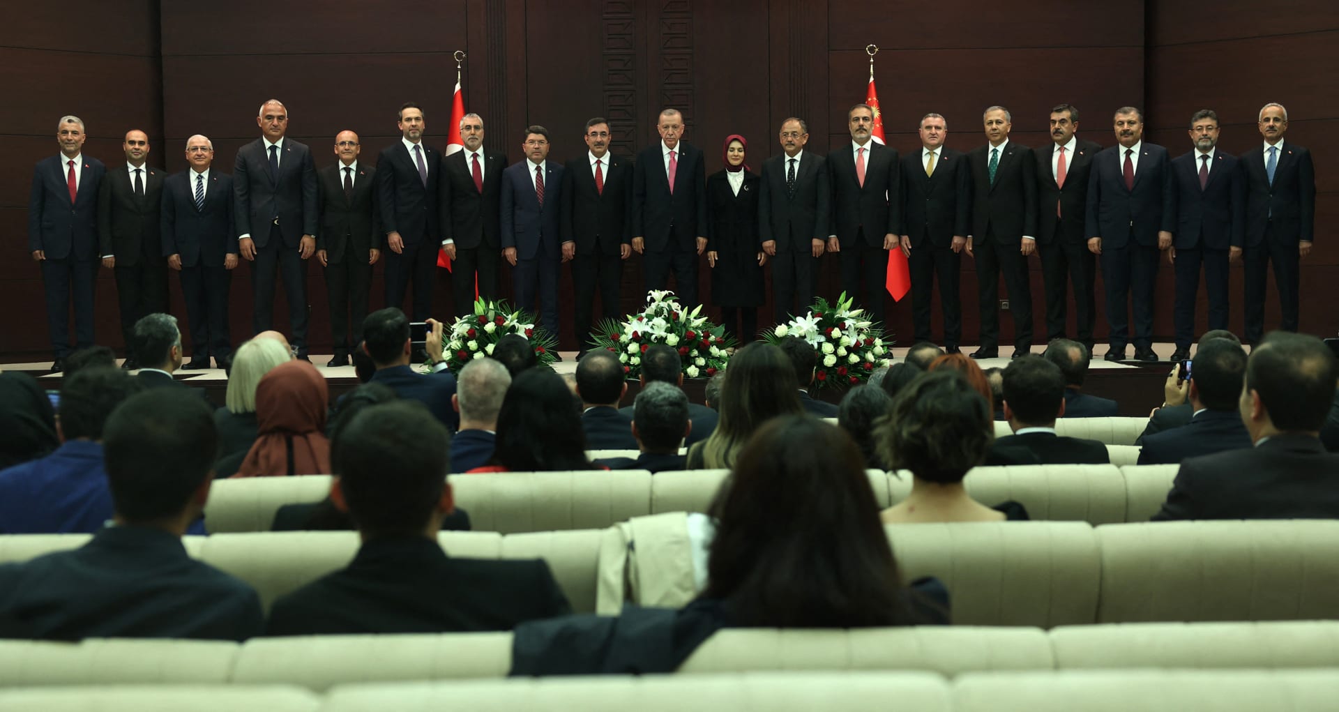 وسط تساؤلات.. أردوغان يغيّر وزراء حقائب سيادية بحكومته الجديدة
