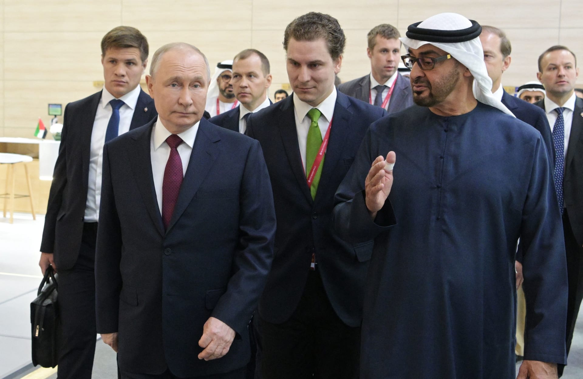 محمد بن زايد يلتقي بوتين في سانت بطرسبرغ: نهجنا ثابت في دعم السلام والاستقرار