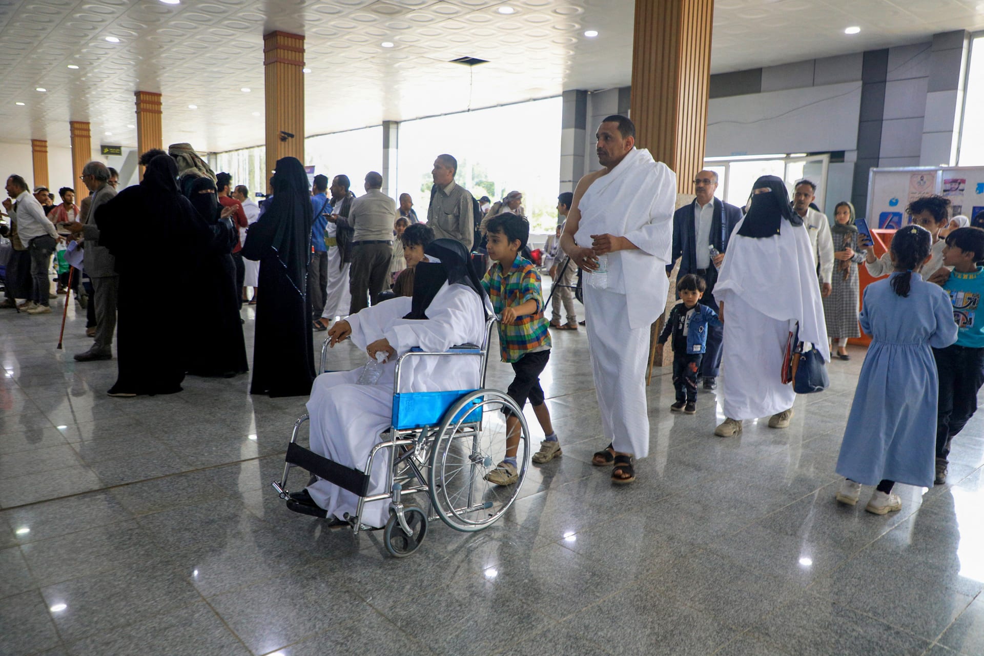 وصول أول رحلة من الحجاج اليمنيين من صنعاء إلى مطار الملك عبدالعزيز بجدة