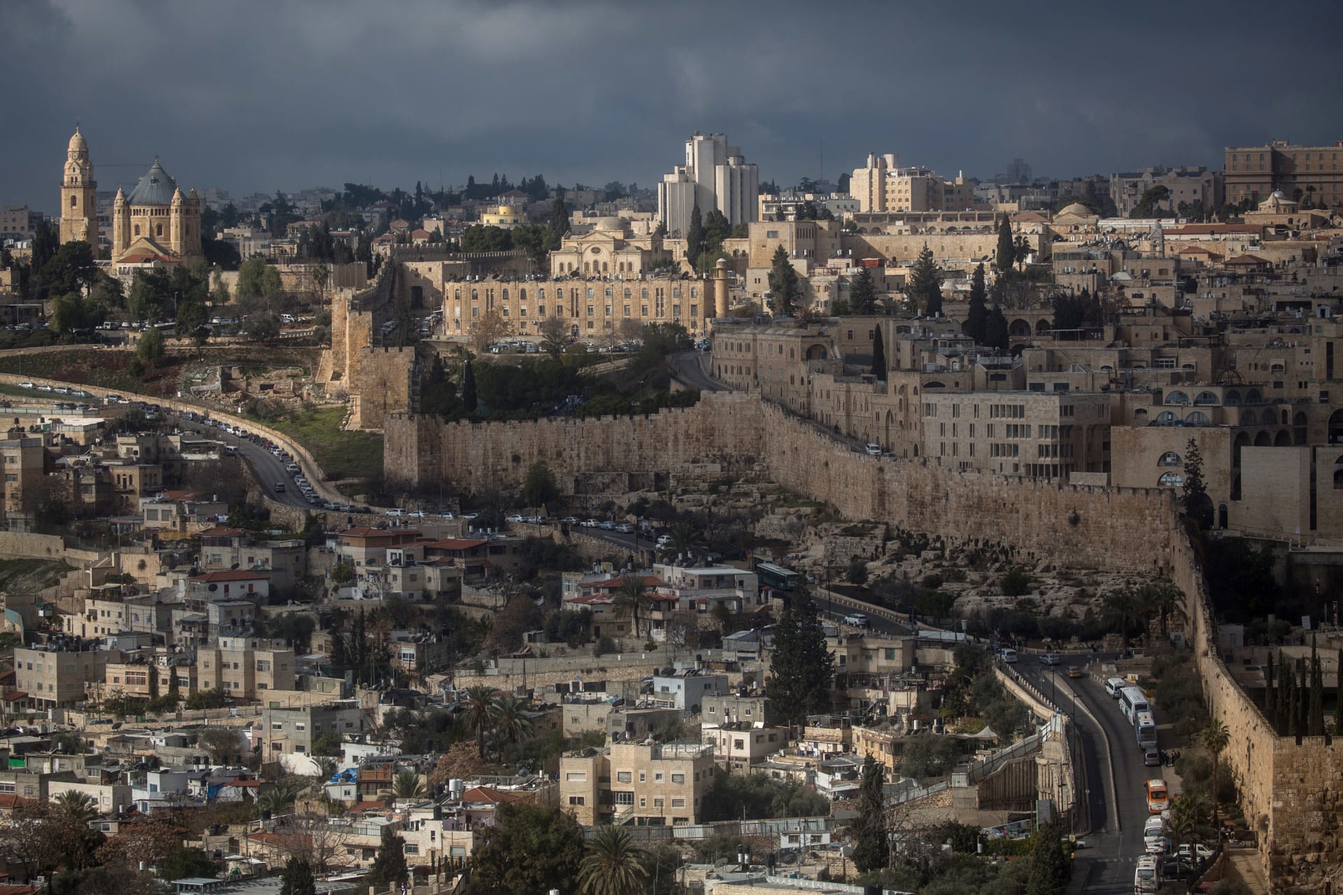 وزير المالية الإسرائيلي يعلن عن خطط لبناء 4560 وحدة استيطانية جديدة بالضفة.. وأمريكا "منزعجة"