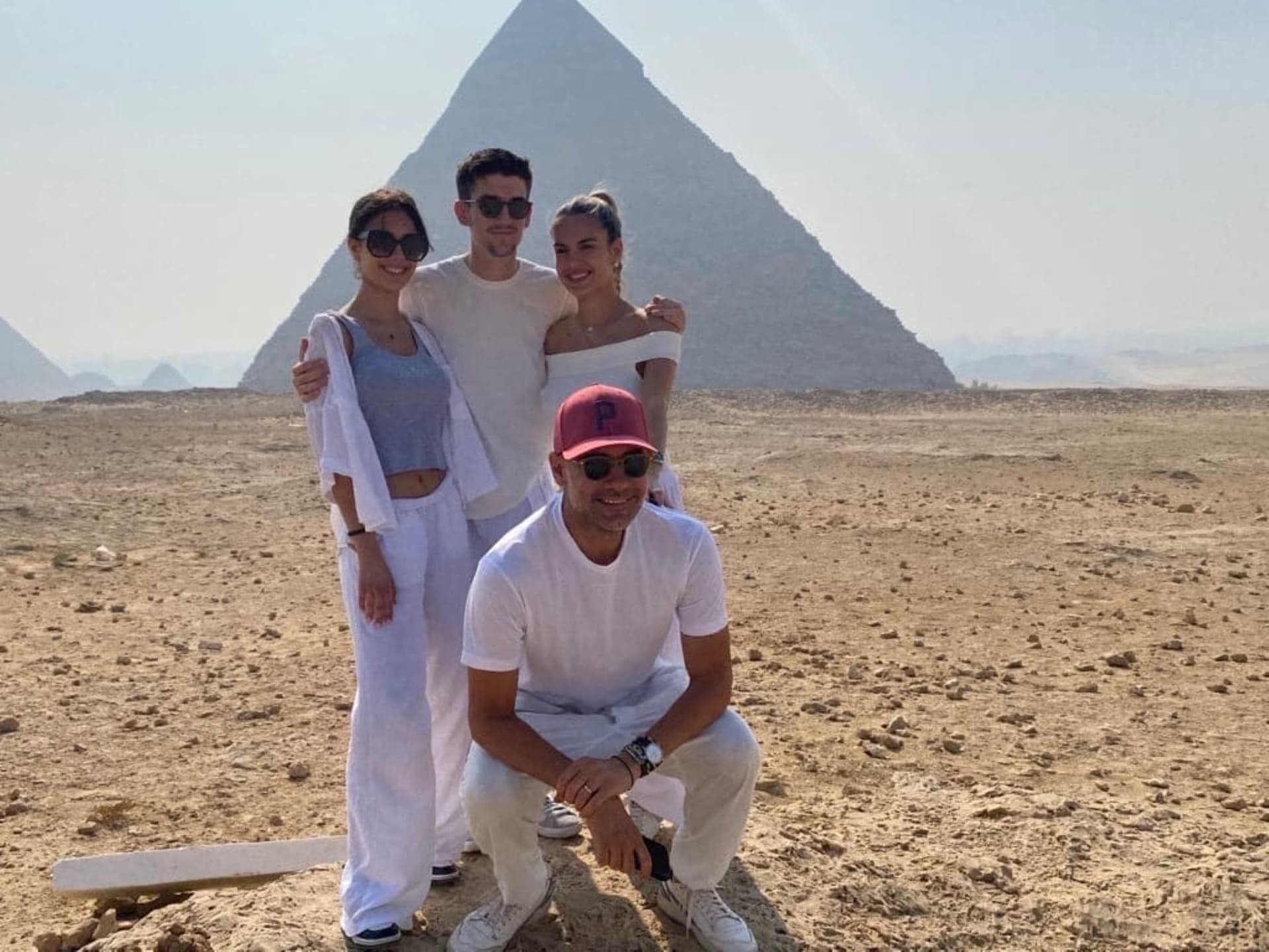 بيب غوارديولا يقوم "بزيارة خاصة" إلى مصر.. ووزارة السياحة توضح السبب