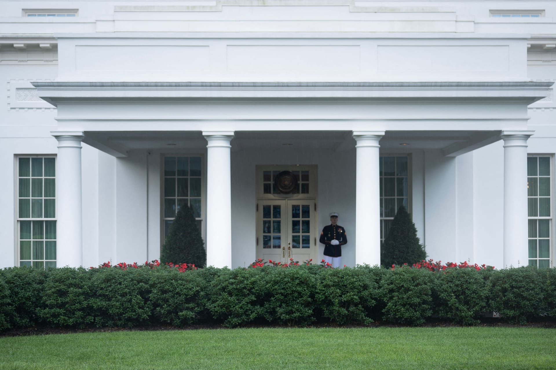 ما رد البيت الأبيض على سؤال عن هوية الشخص الذي جلب الكوكايين إلى المبنى؟