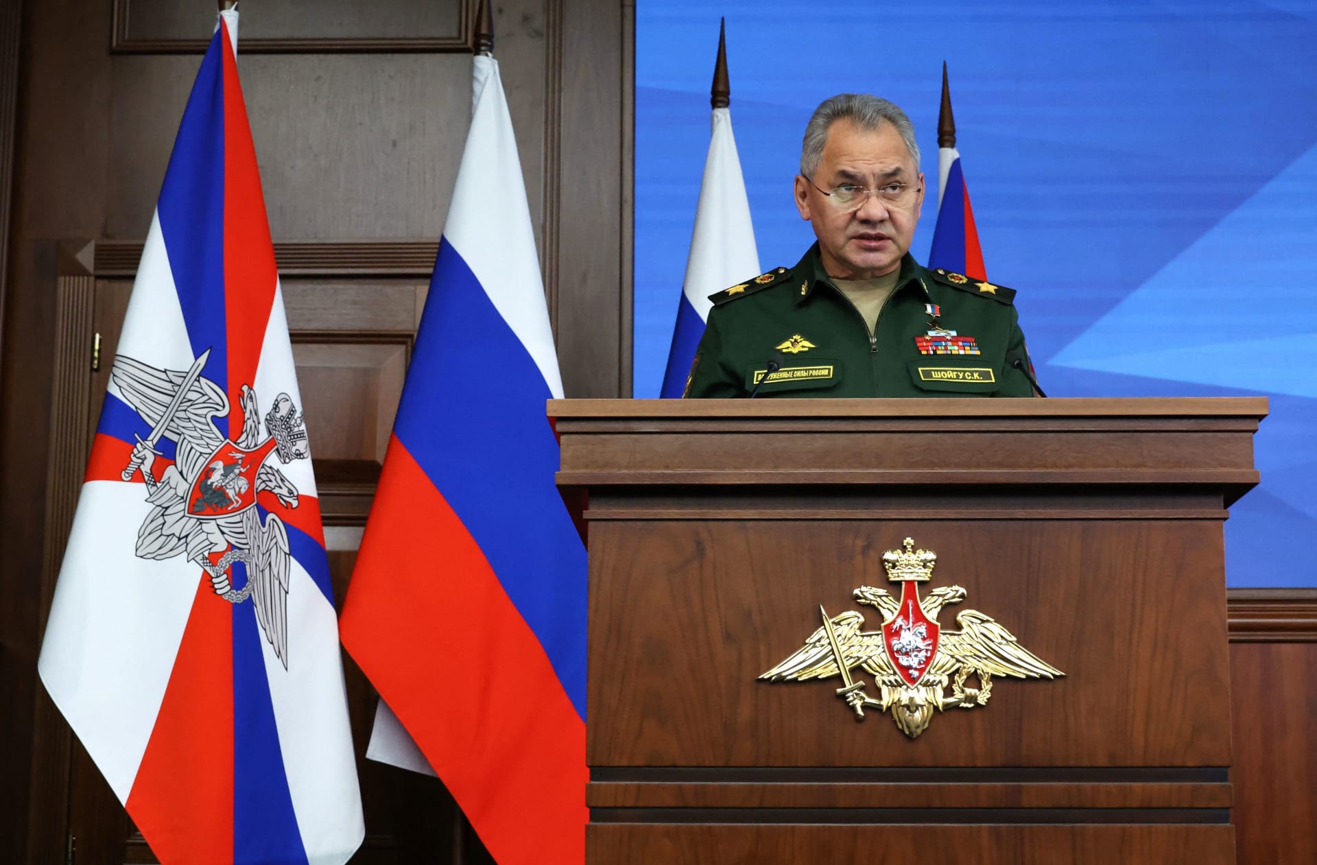 جنرال روسي في جبهة أوكرانيا أقيل من منصبه يتهم وزير الدفاع بـ"الخيانة"