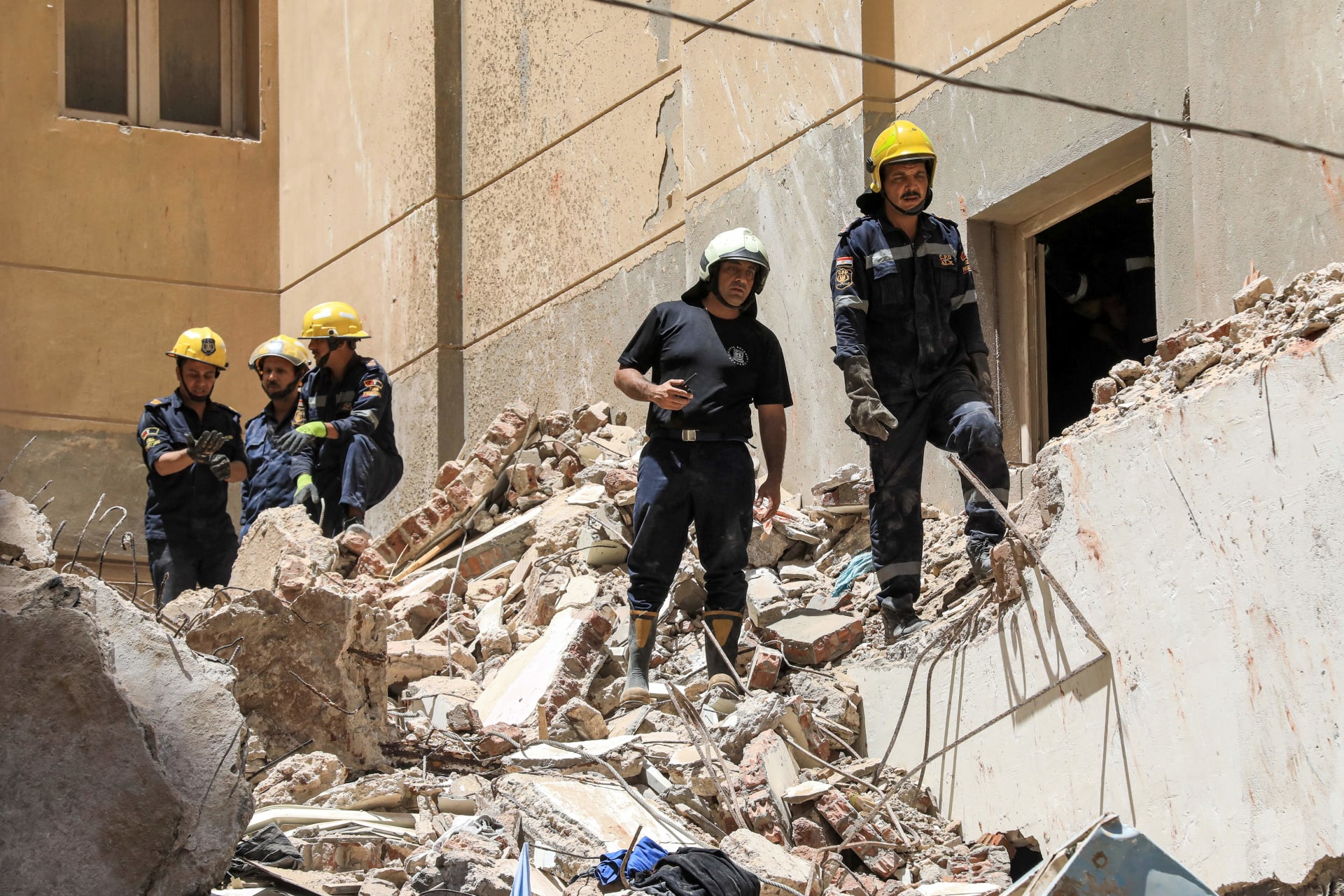 7 قتلى بانهيار مبنى حدائق القبة في القاهرة.. والنيابة الإدارية تأمر بفتح تحقيق عاجل