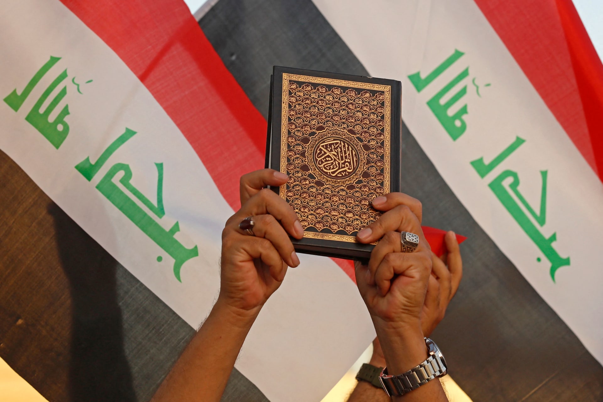 العراق: ندين واقعة الإساءة لنسخة من القرآن وعلمنا أمام سفارتنا في الدنمارك