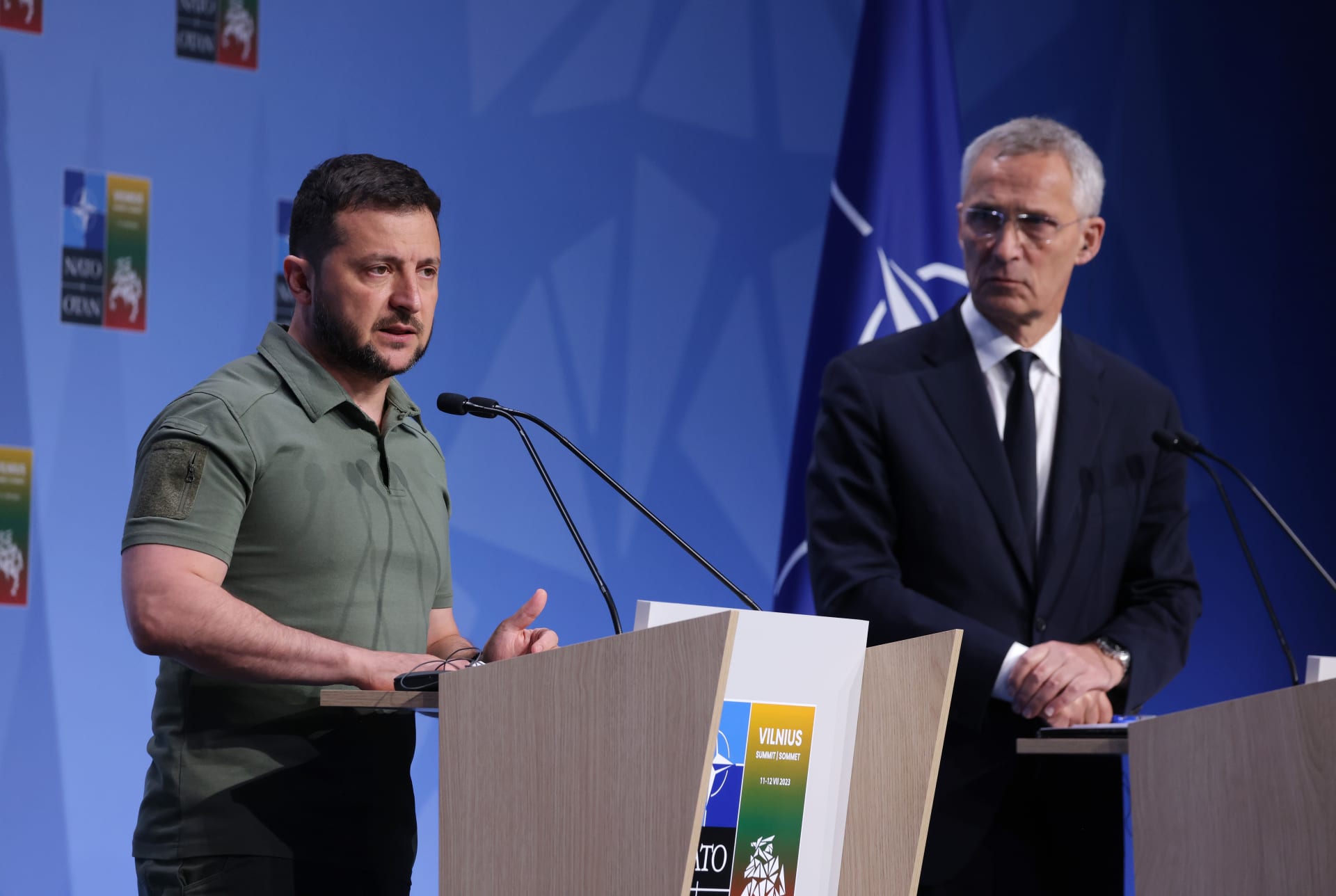 زيلينسكي يناقش هاتفيا ممر الحبوب في البحر الأسود مع أمين عام "الناتو"