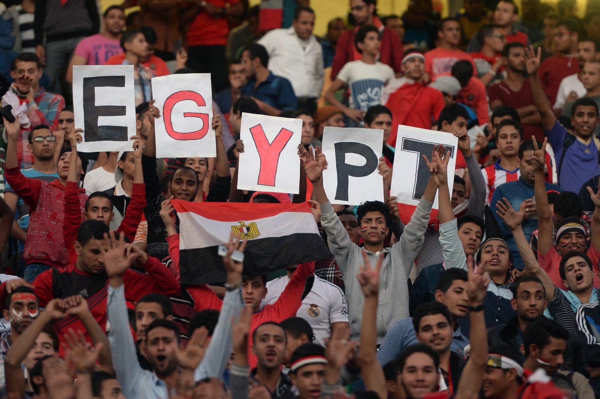 مصر.. هدف على طريقة "روبرتو كارلوس" في نهائي كأس الرابطة يُثير تفاعلاً