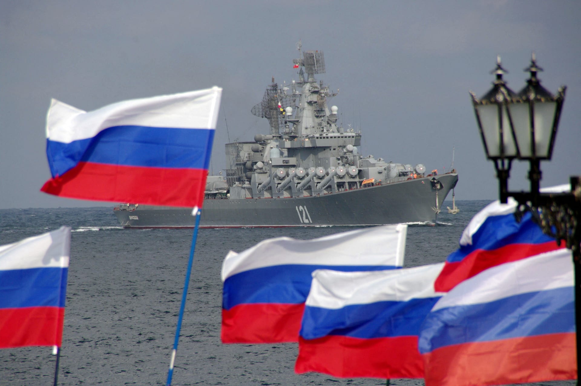 روسيا: إحباط هجوم أوكراني بمسيرات بحرية على سفننا في أسطول البحر الأسود