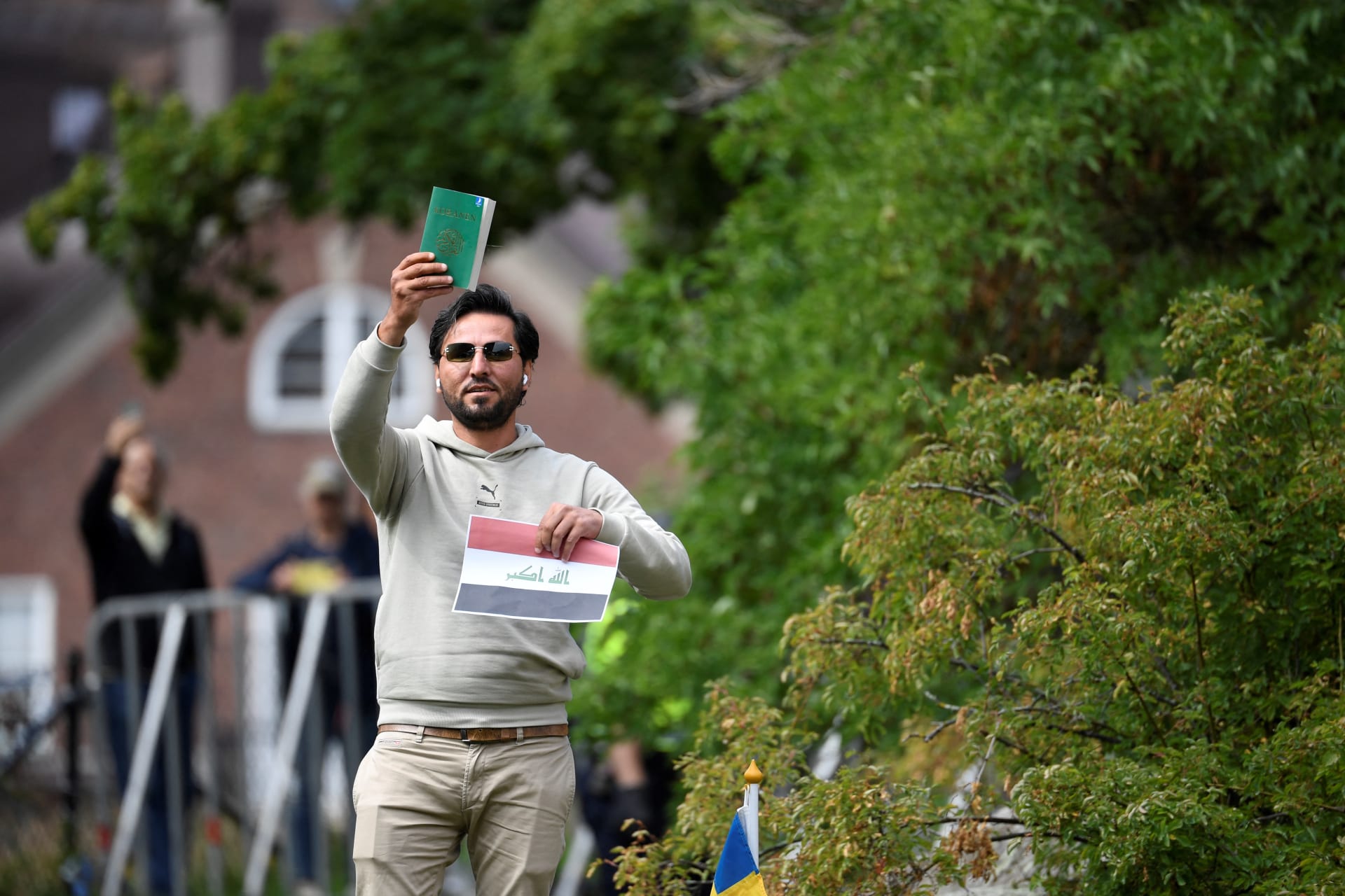 السويد والدنمارك تدرسان حظر احتجاجات حرق المصحف وسط تصاعد المخاوف الأمنية