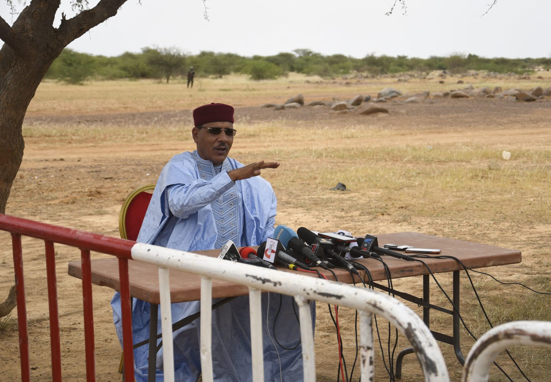 طبيب رئيس النيجر المخلوع: بازوم "في حالة معنوية مرتفعة"