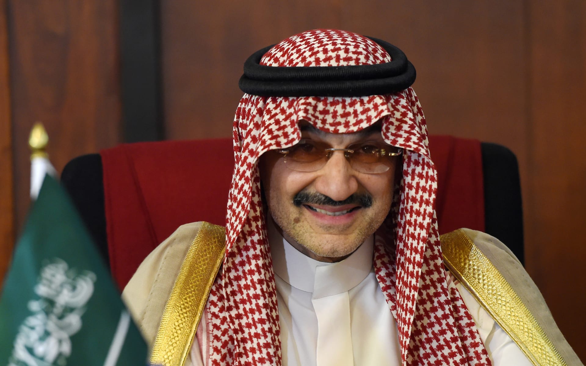الأمير الوليد بن طلال يجري اتصالاً مع نيمار بعد انتقاله إلى نادي الهلال السعودي