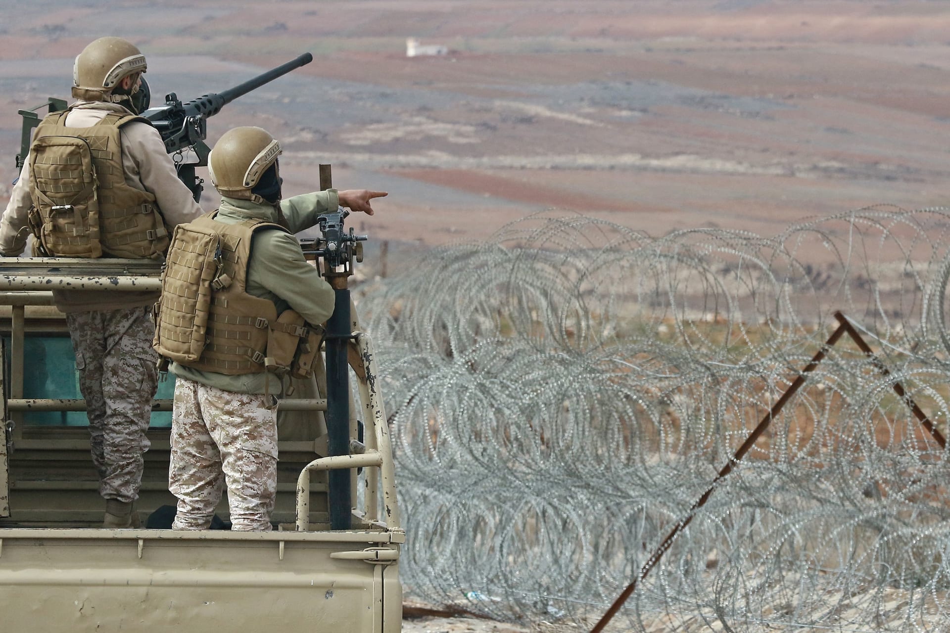 الجيش الأردني يعلن إحباط تهريب كميات من الكبتاغون والحشيش قادمة من سوريا وفرار المهربين