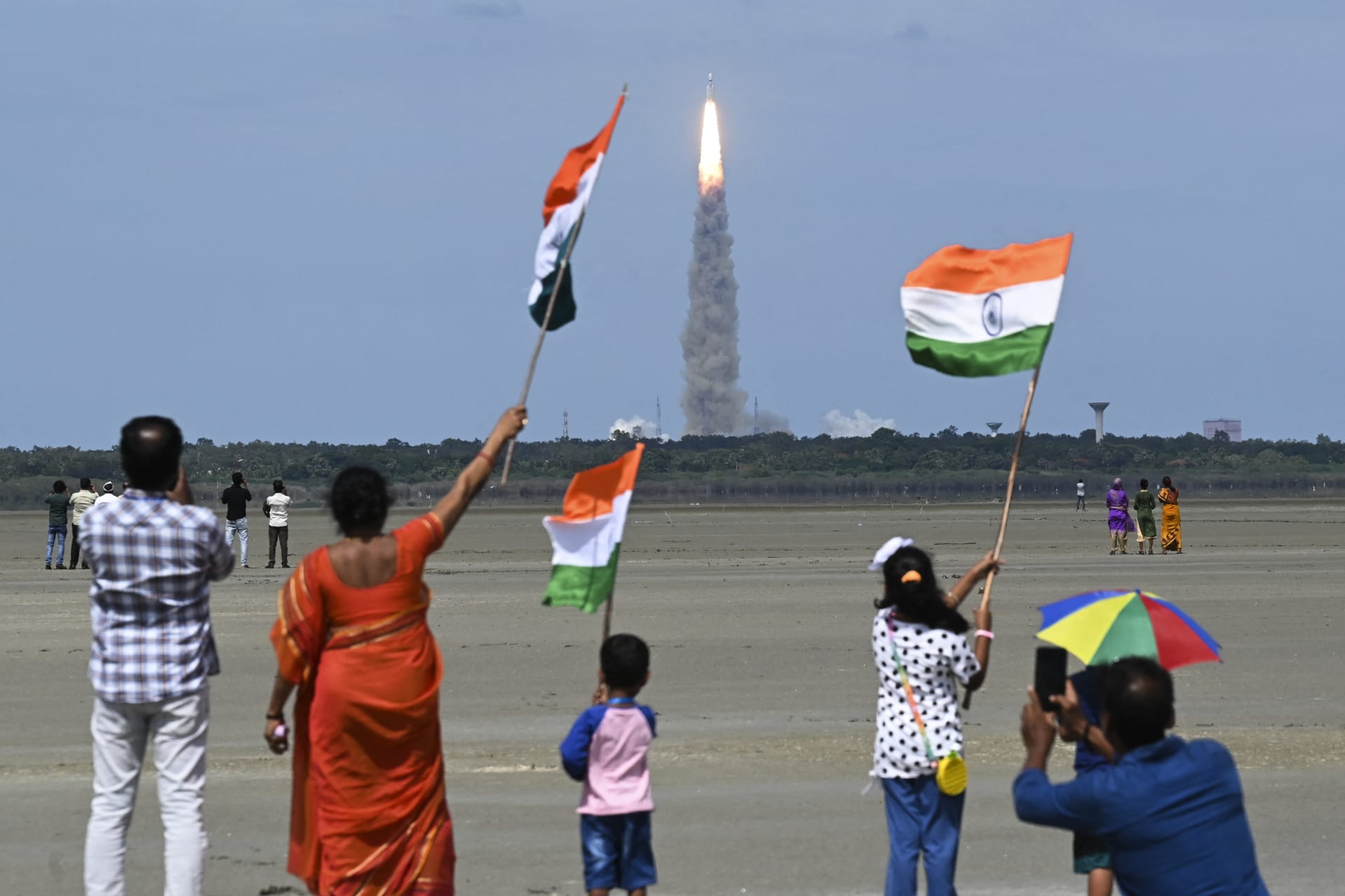 الهند تصبح رابع دولة تهبط مركبتها الفضائية بسلاسة على سطح القمر.. ومودي يُعلق