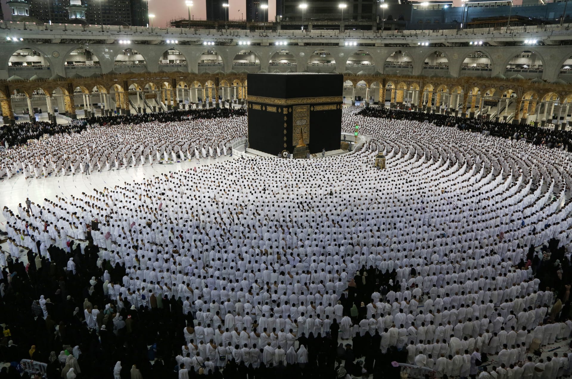 أمين علماء المسلمين يوضح "عدالة الله وكوارث الكون" ويعلق على فيديو رياح الحرم المكي
