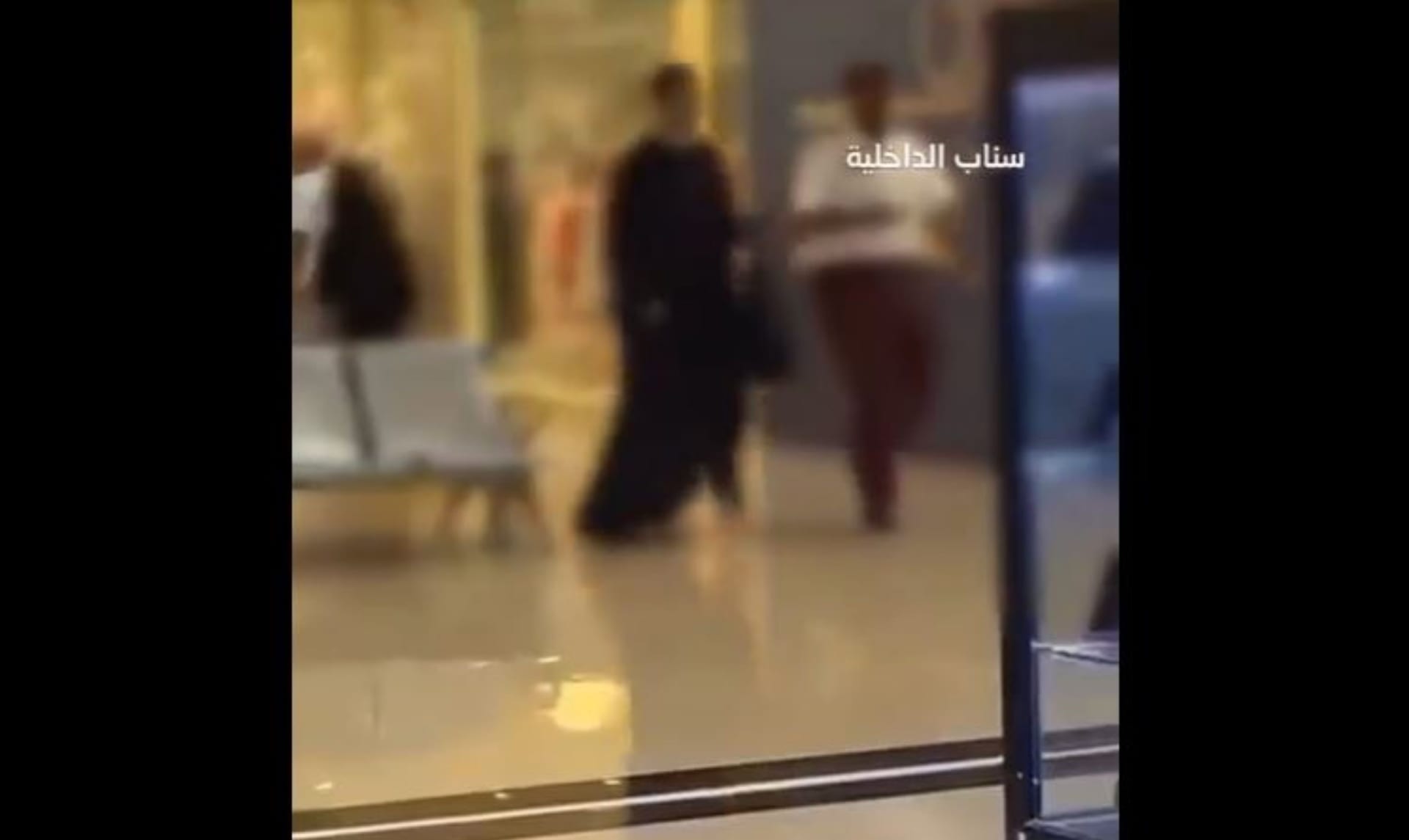 السعودية.. القبض على مصري لـ"تنكره بعباءة نسائية" في مركز تجاري