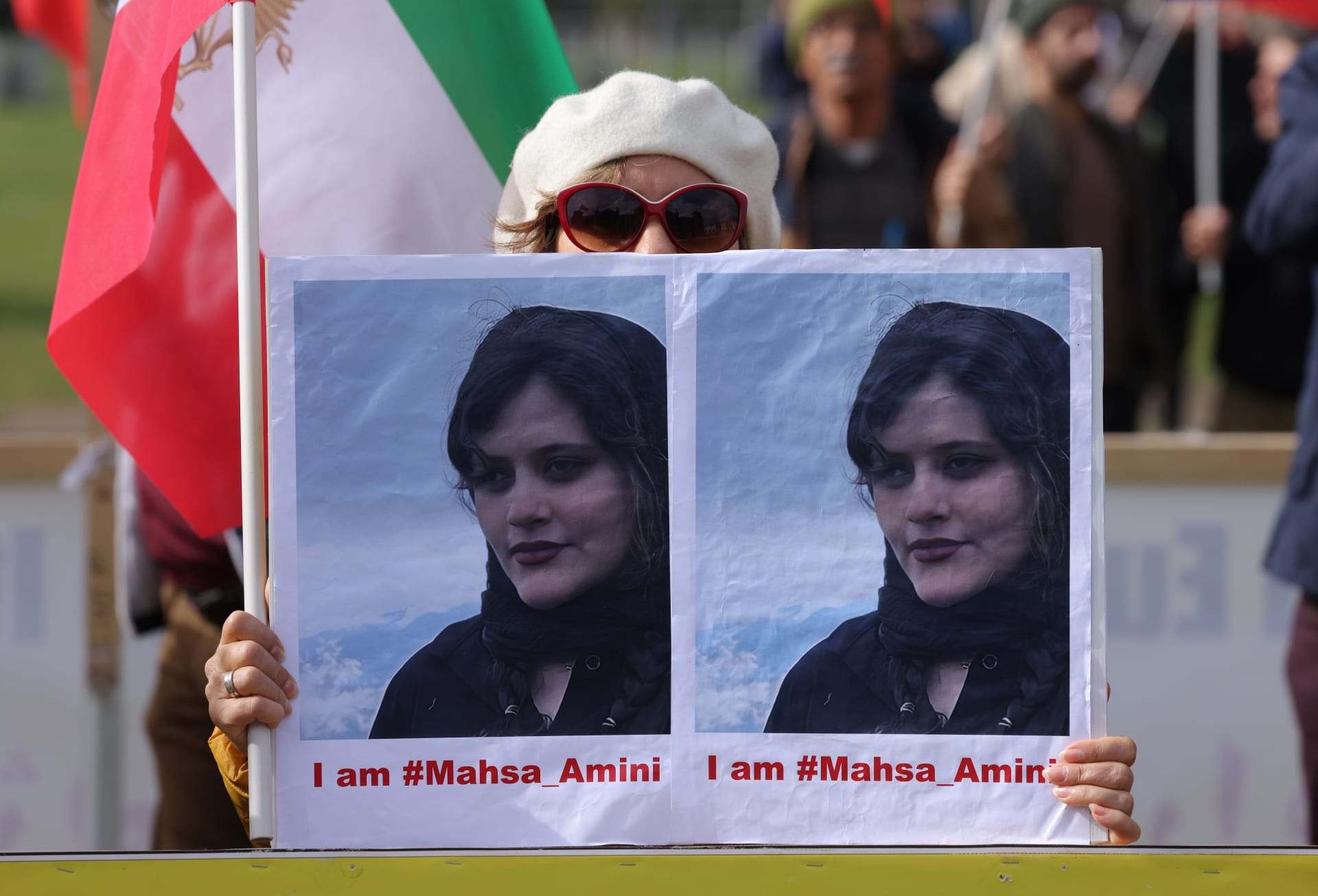 إيران.. بدء محاكمة محامي مهسا أميني بتهمة "الدعاية ضد النظام"