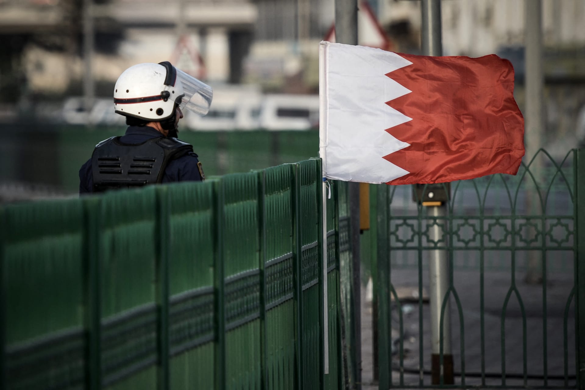 البحرين تسترد فتاة بعمر 24 عاما هربت "لدولة شقيقة" ومطلوبة بقضية احتيال