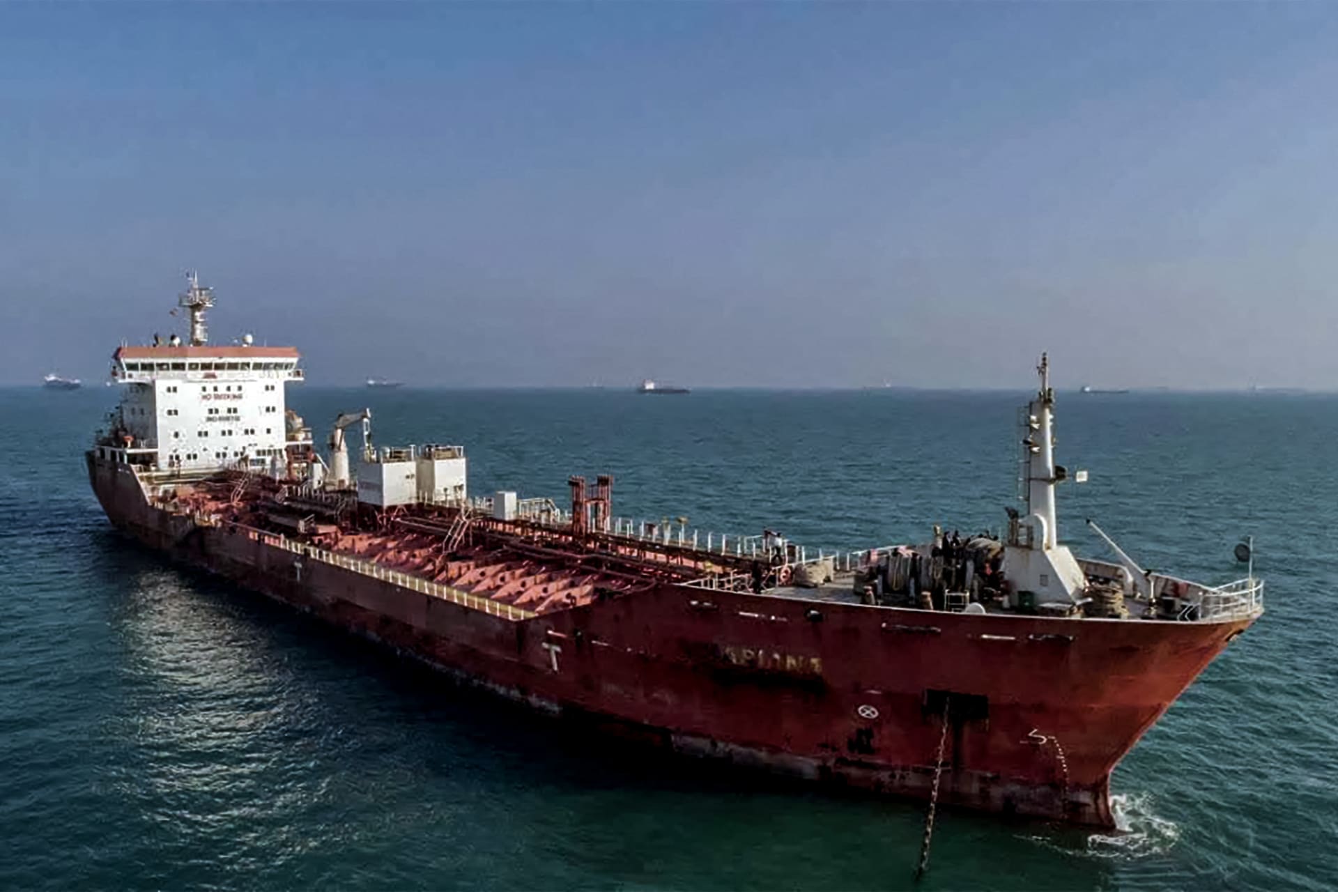 مسؤول قضائي إيراني يكشف عن احتجاز سفينة وقود مهرب في الخليج