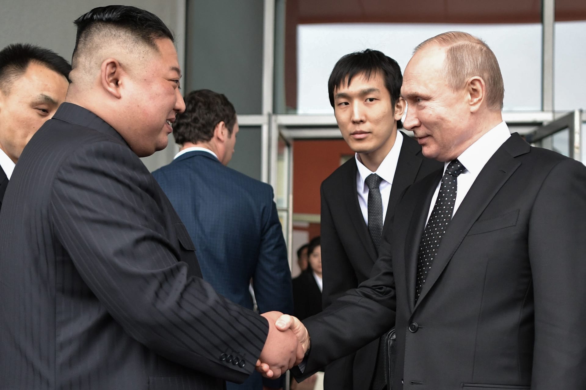 الحكومة الأمريكية: زعيم كوريا الشمالية قد يسافر إلى روسيا ويلتقي بوتين لبحث تزويد موسكو بالسلاح