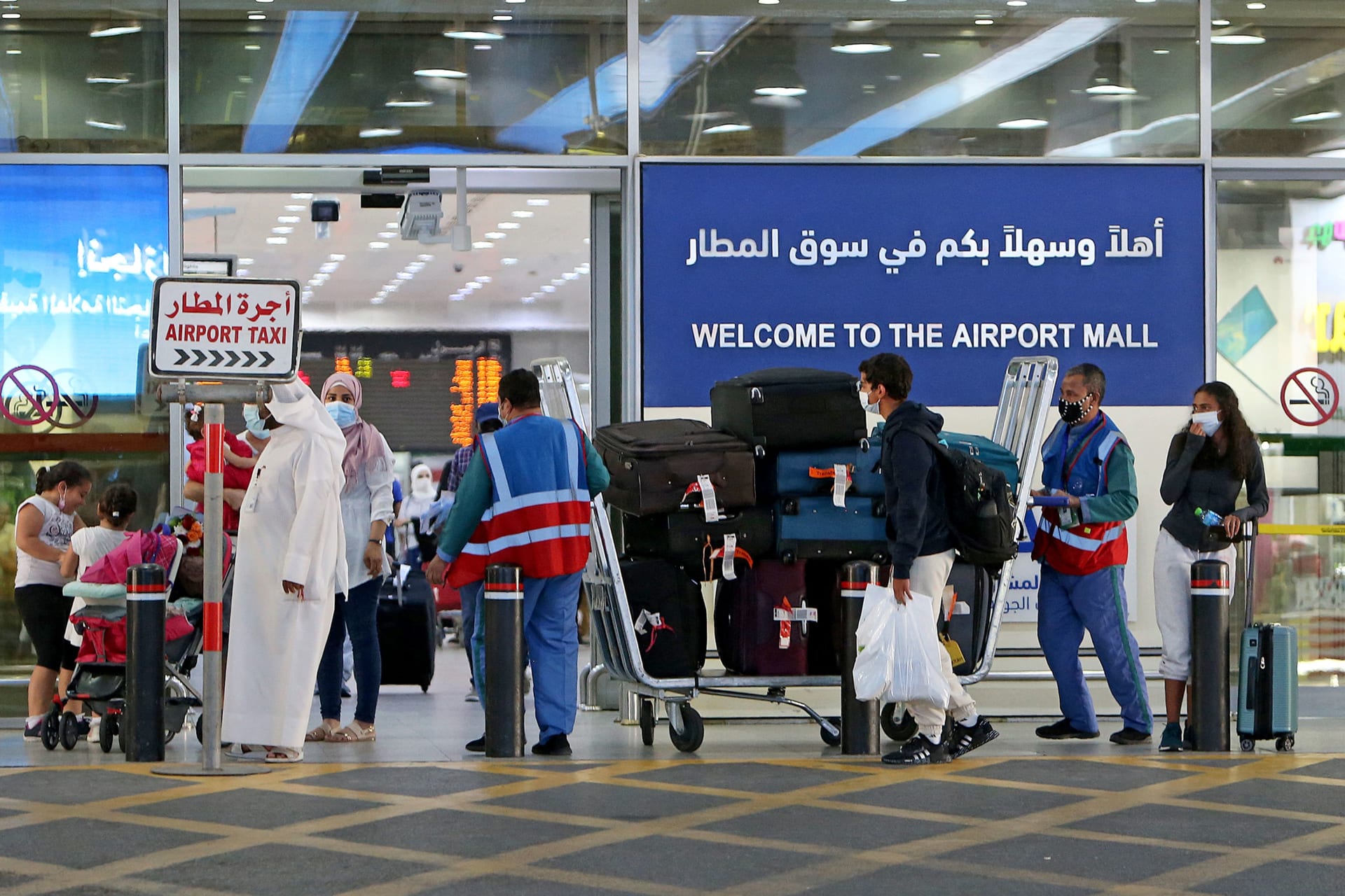 الكويت تفتح تحقيقا بعد شكوى مواطن في مطار الدولة