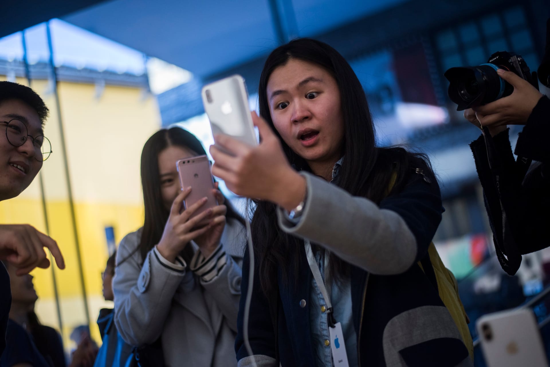 آبل تخسر 200 مليار دولار في يومين بعد تقارير عن توسيع الصين حظر أجهزة آيفون