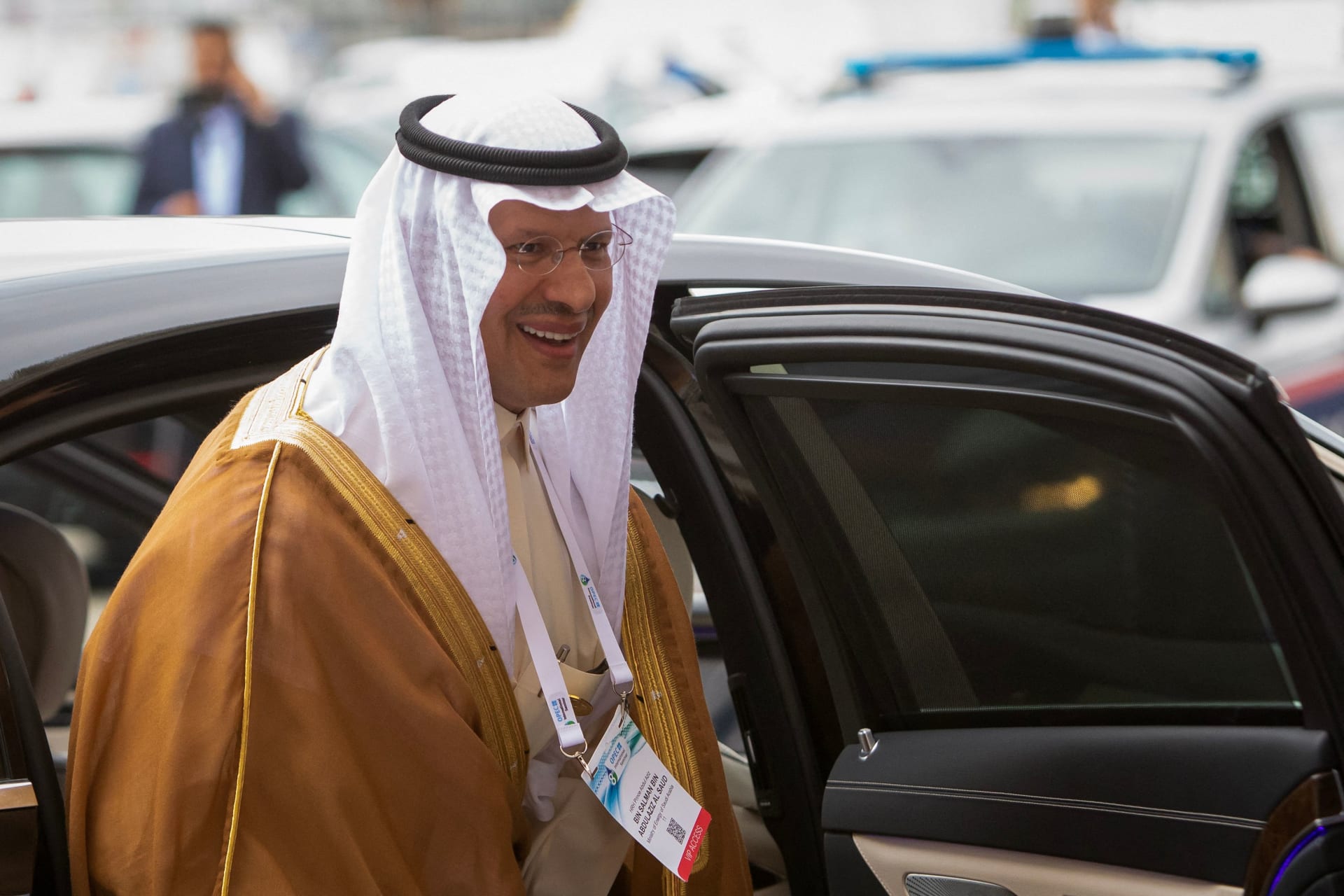 "متى سيعطي وزيره 8 ساعات من النوم".. وزير الطاقة السعودي يقترح سؤالا لولي العهد على مذيع "فوكس نيوز"