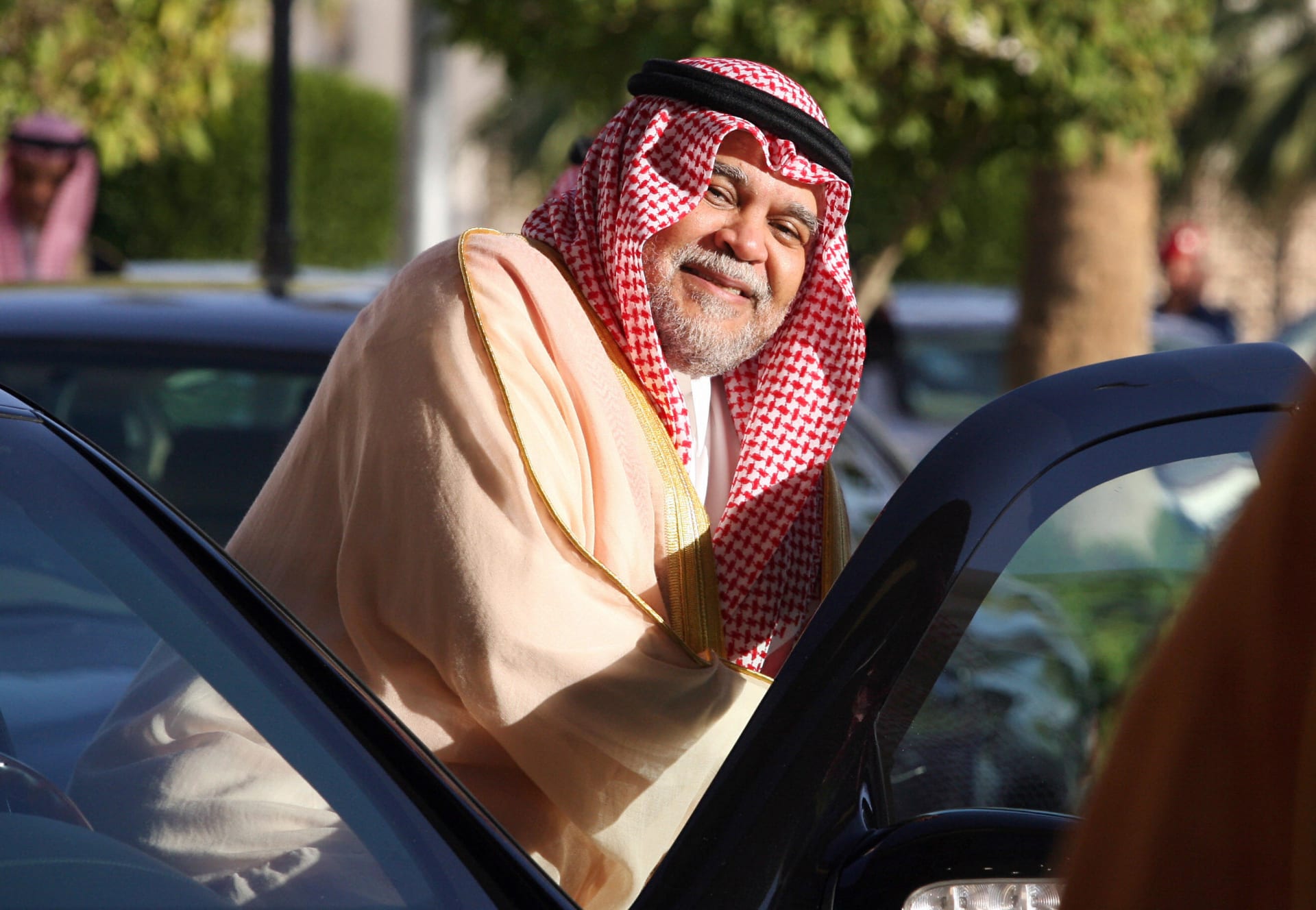 السعودية.. أمير ينشر صورة جديدة مع بندر بن سلطان ويكشف تعليقه على مقابلة ولي العهد