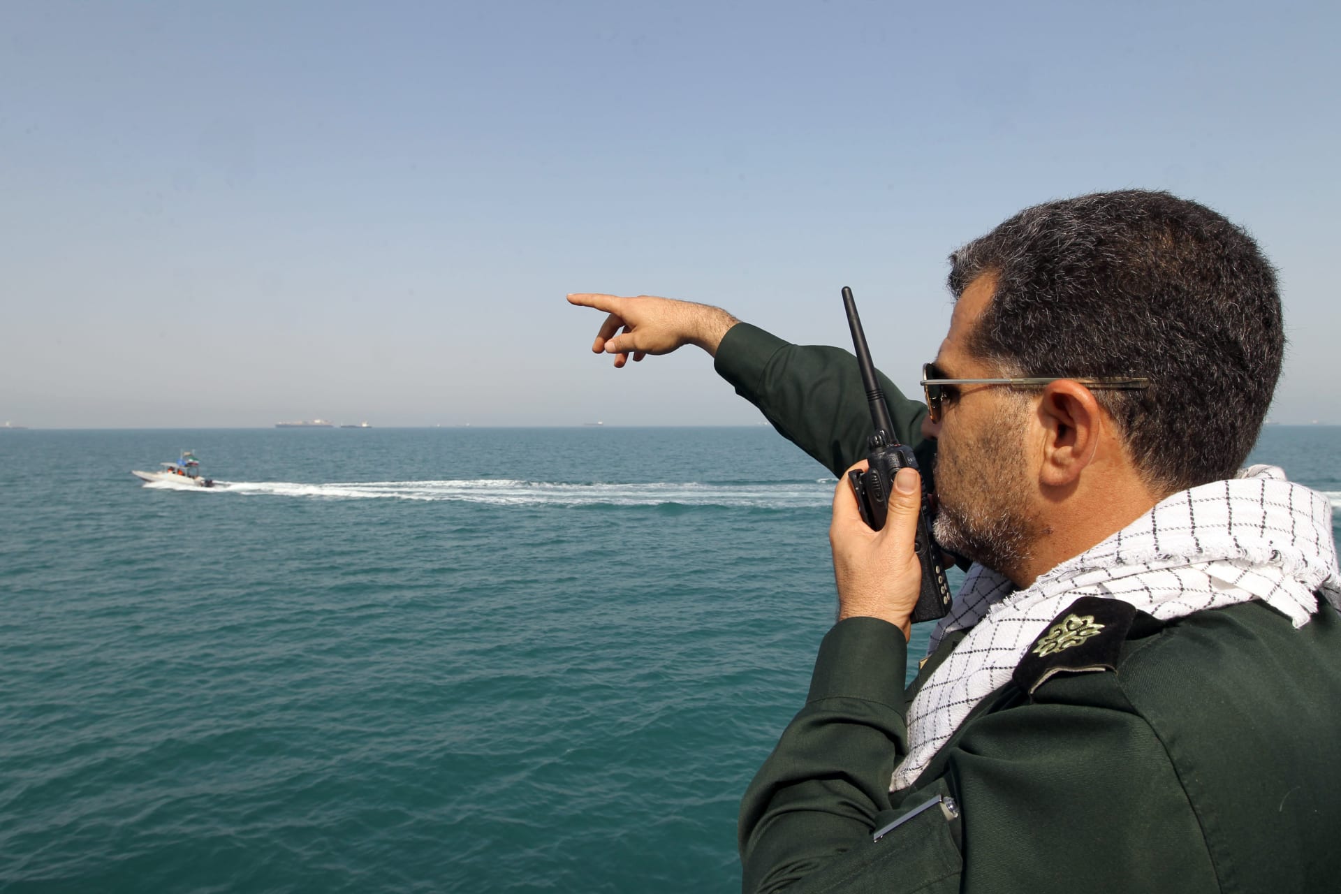 القيادة الأمريكية: زوارق إيرانية أطلقت أشعة "ليزر" على مروحية كانت تُحلق فوق الخليج