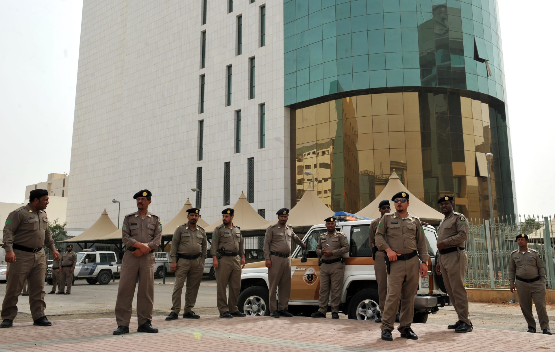 السعودية.. شبان يُجسدون مهام رجال الأمن بـ"طريقة كوميدية" والشرطة تتحرك