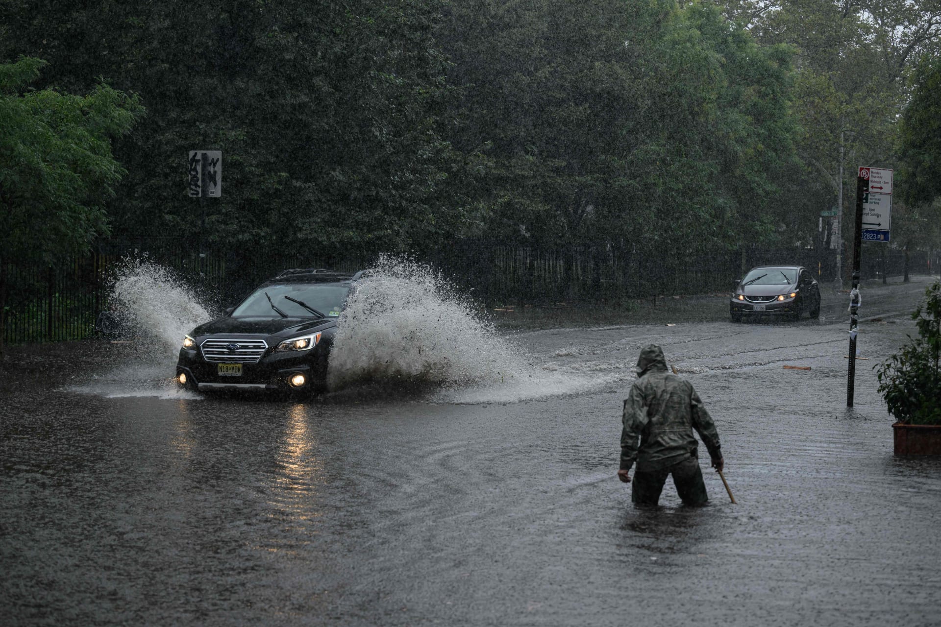 فيضانات تُسبب إغلاق طرق سريعة في نيويورك.. وإدارة الطوارئ توضح الموقف