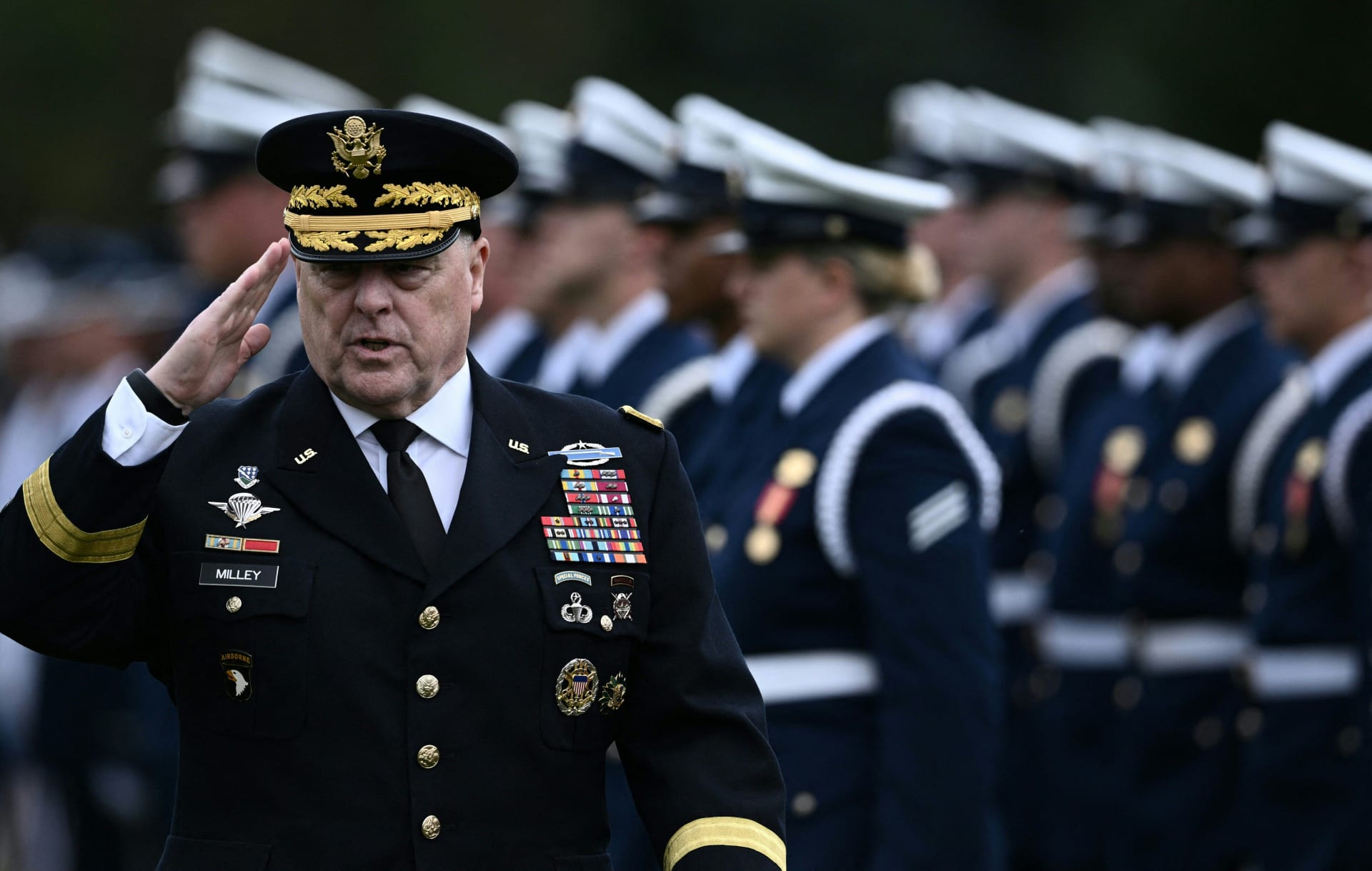 الجنرال مارك ميلي منتقدا ترامب: الجيش الأمريكي لا يؤدي اليمين أمام دكتاتور